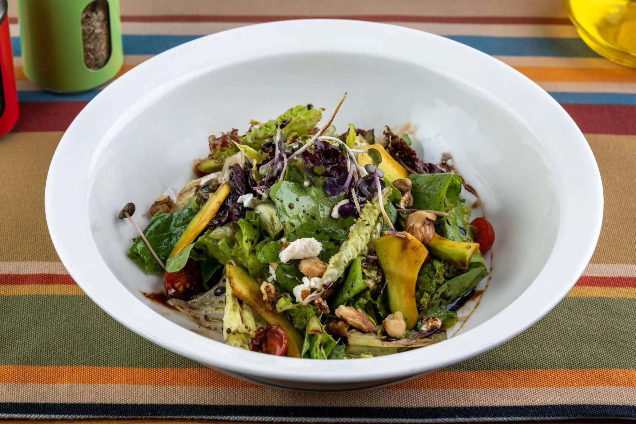 Restaurant/places to eat in Holiday Inn New Delhi Aerocity by IHG