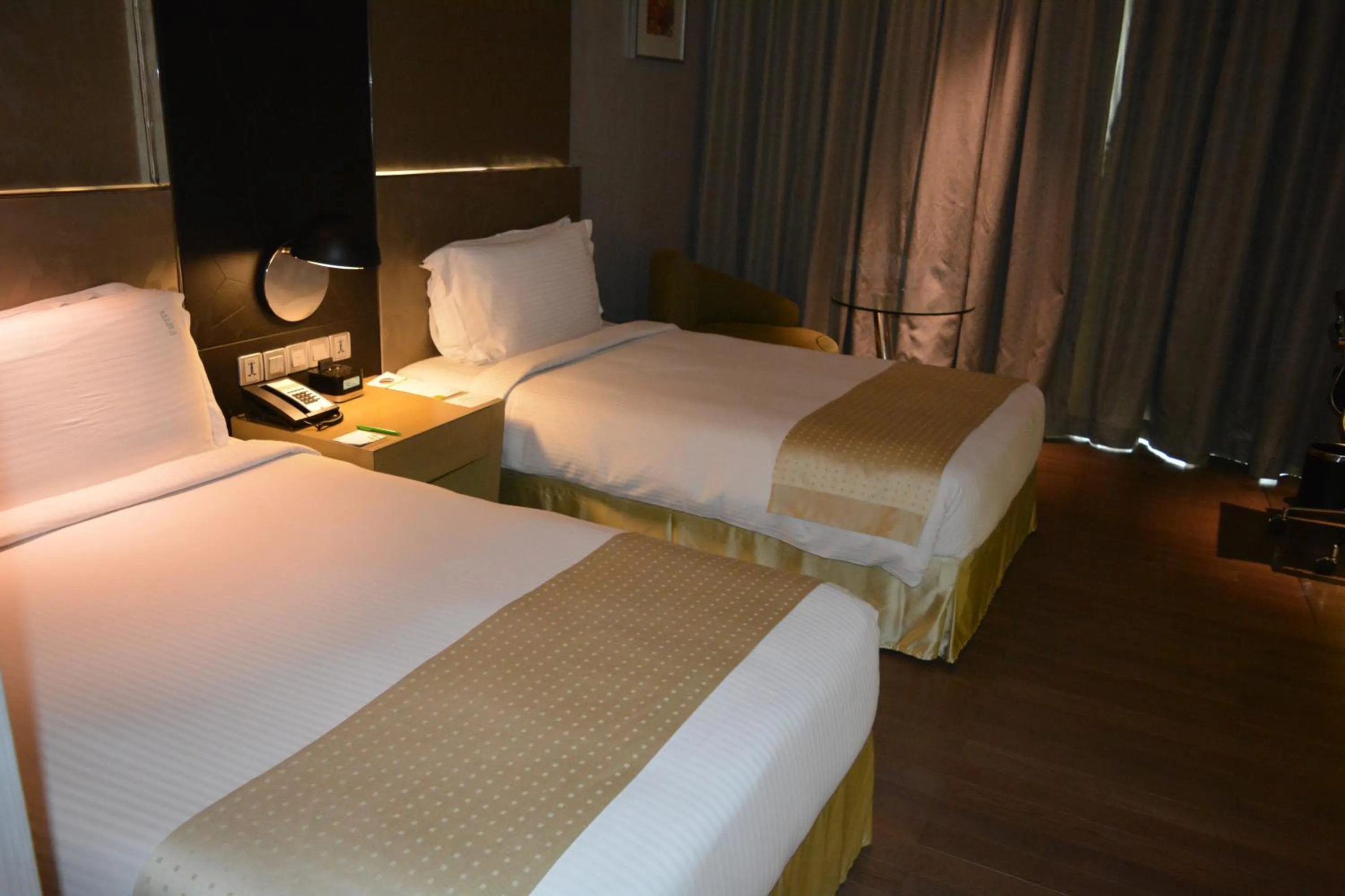 Bed in Holiday Inn New Delhi Aerocity by IHG