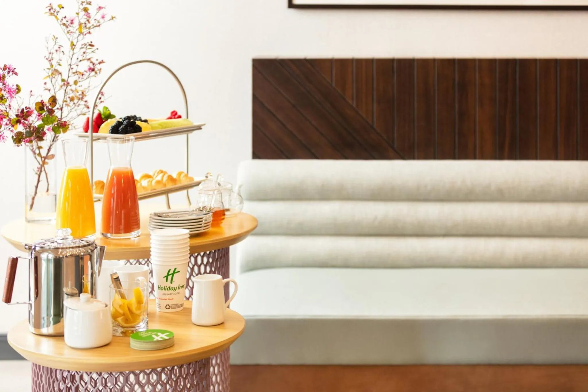 Restaurant/places to eat in Holiday Inn New Delhi Aerocity by IHG