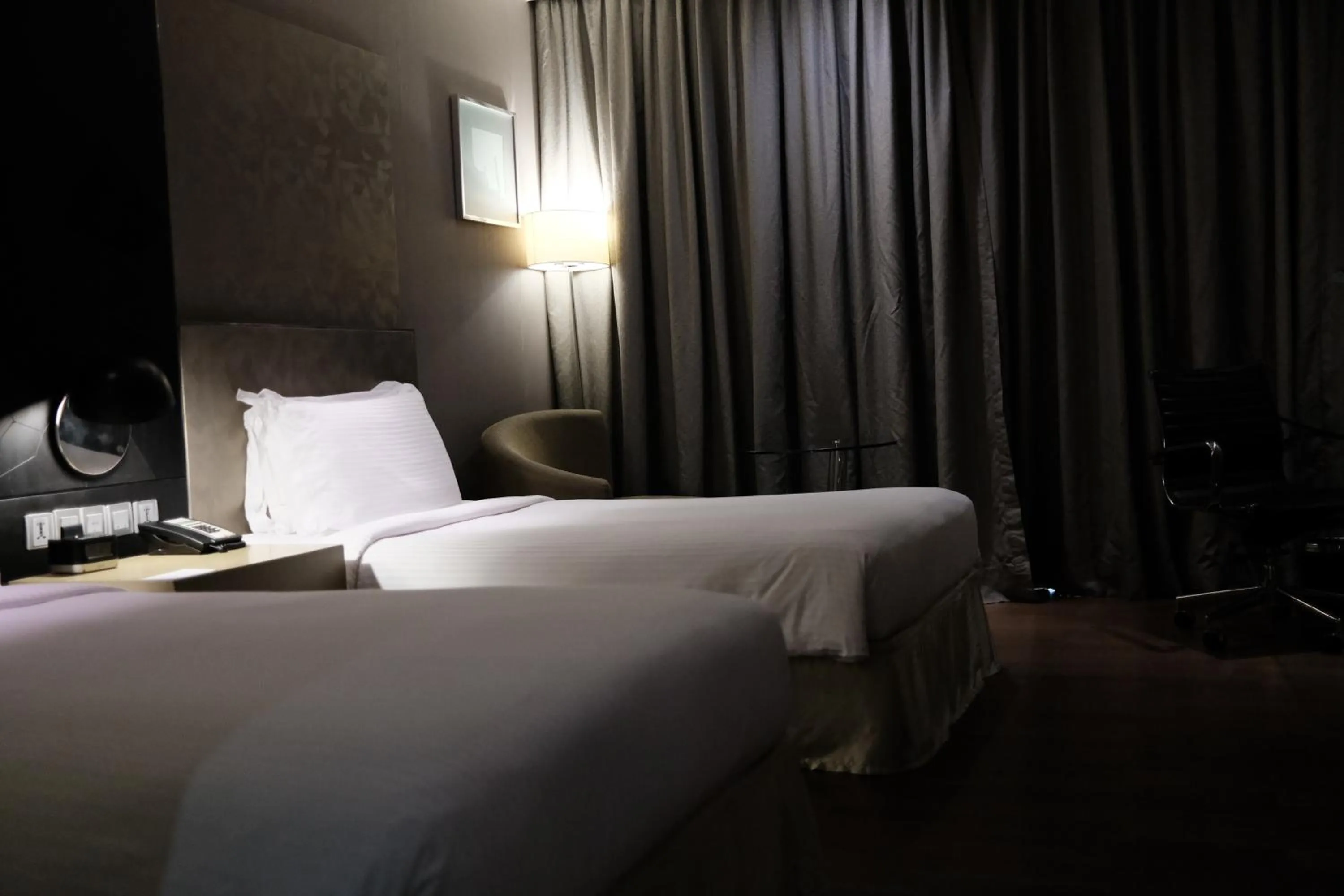 Bed in Holiday Inn New Delhi Aerocity by IHG