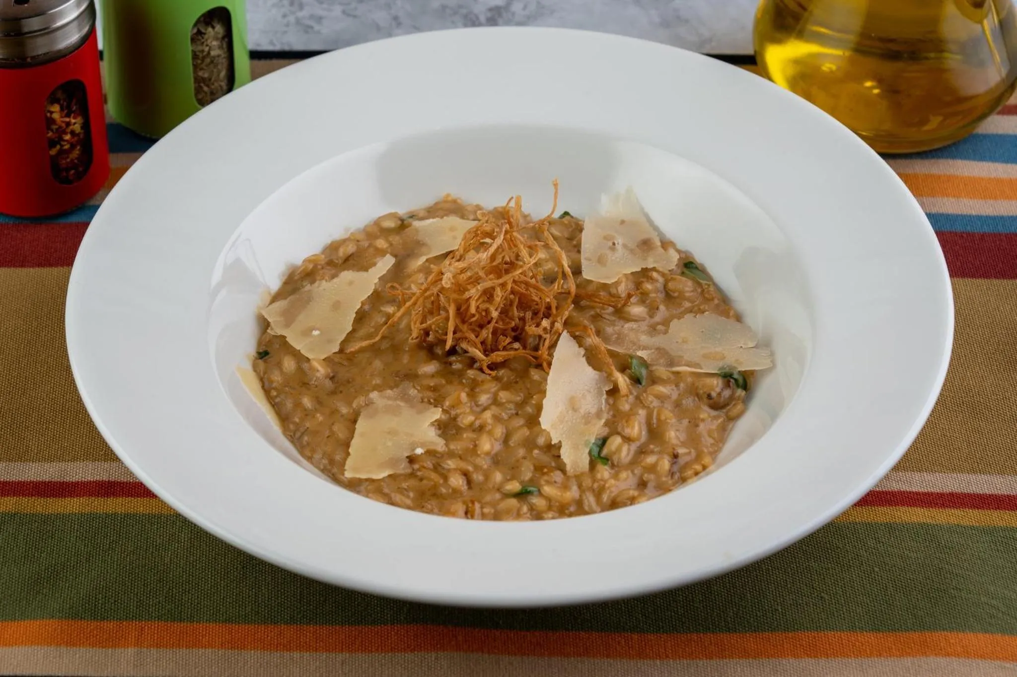 Restaurant/places to eat in Holiday Inn New Delhi Aerocity by IHG