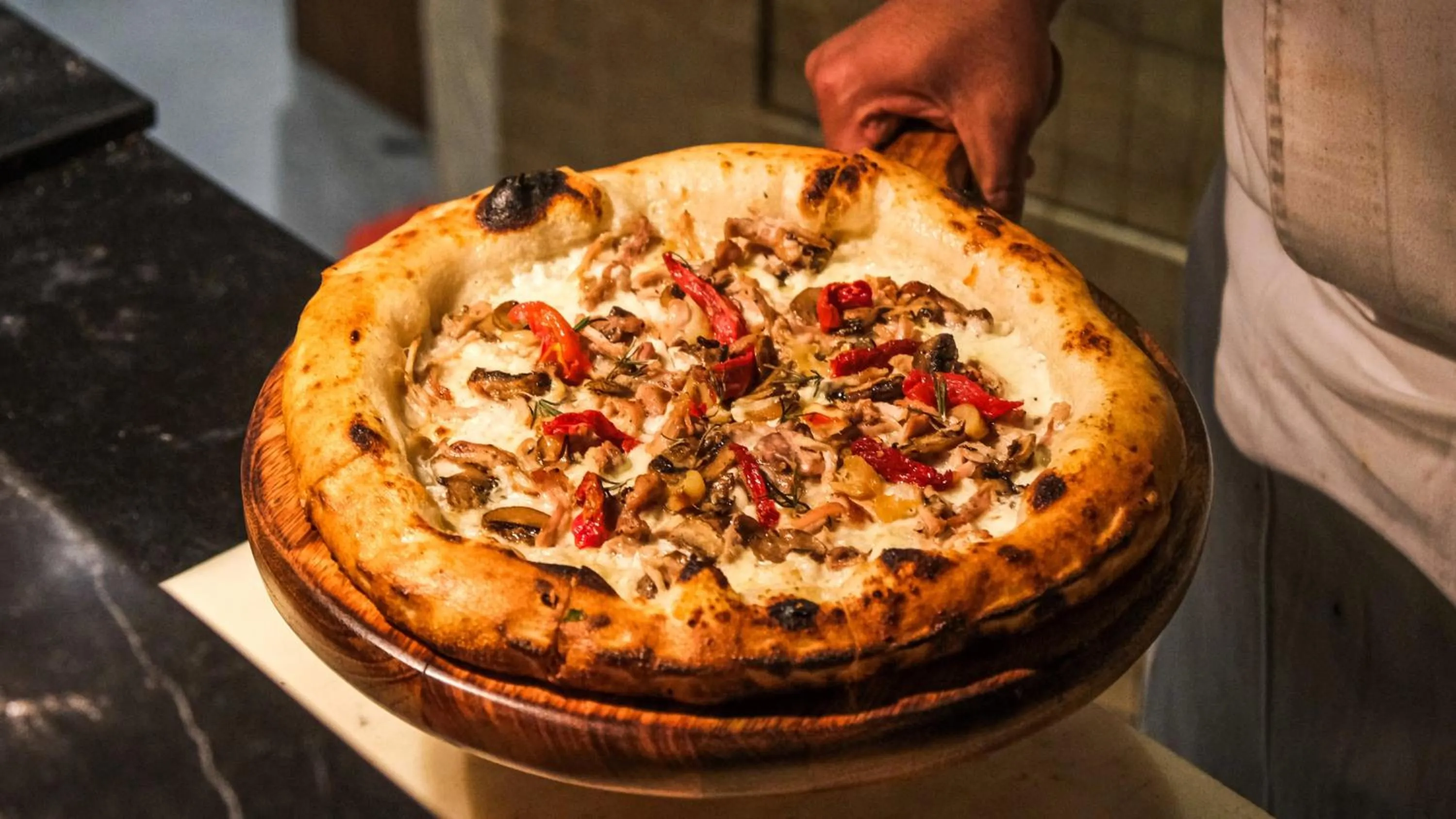 Restaurant/places to eat in Holiday Inn New Delhi Aerocity by IHG