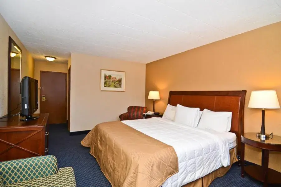 King Room - Non-Smoking in Pocono Resort & Conference Center - Pocono Mountains King Room - Non-Smoking in Pocono Resort & Conference Center - Pocono Mountains