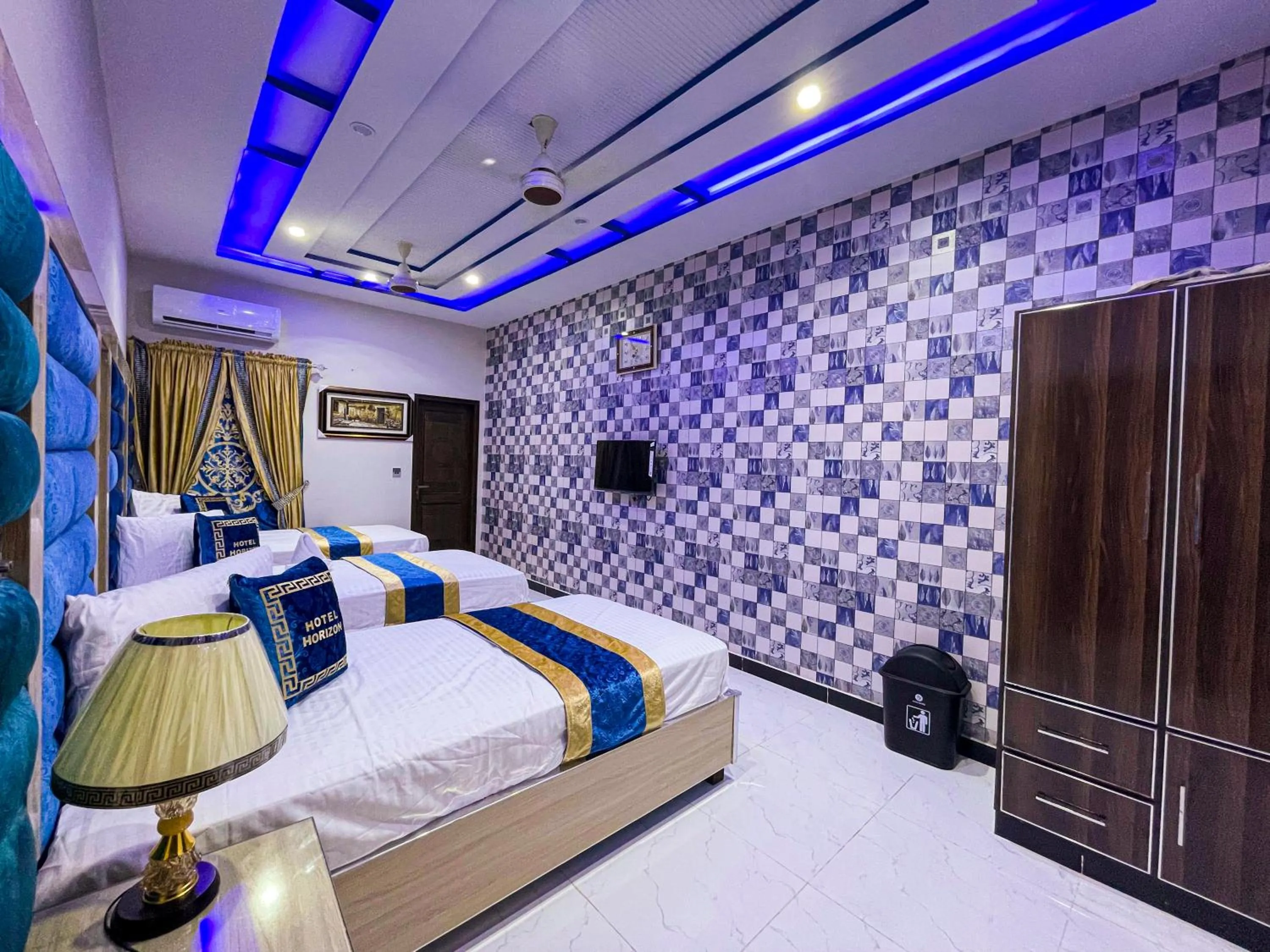 Photo of the whole room, Bed in Horizon Hotel