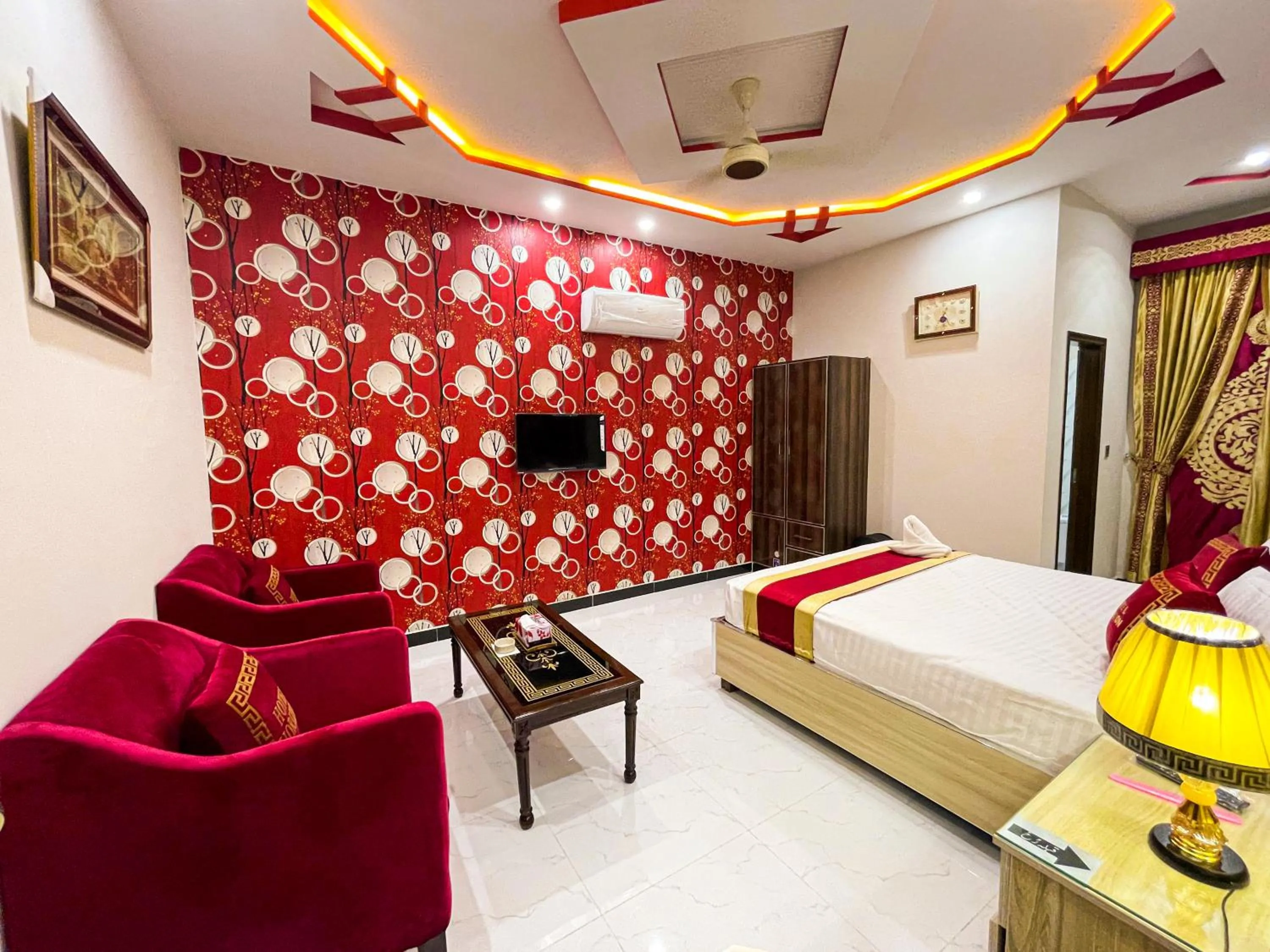 Photo of the whole room, Bed in Horizon Hotel