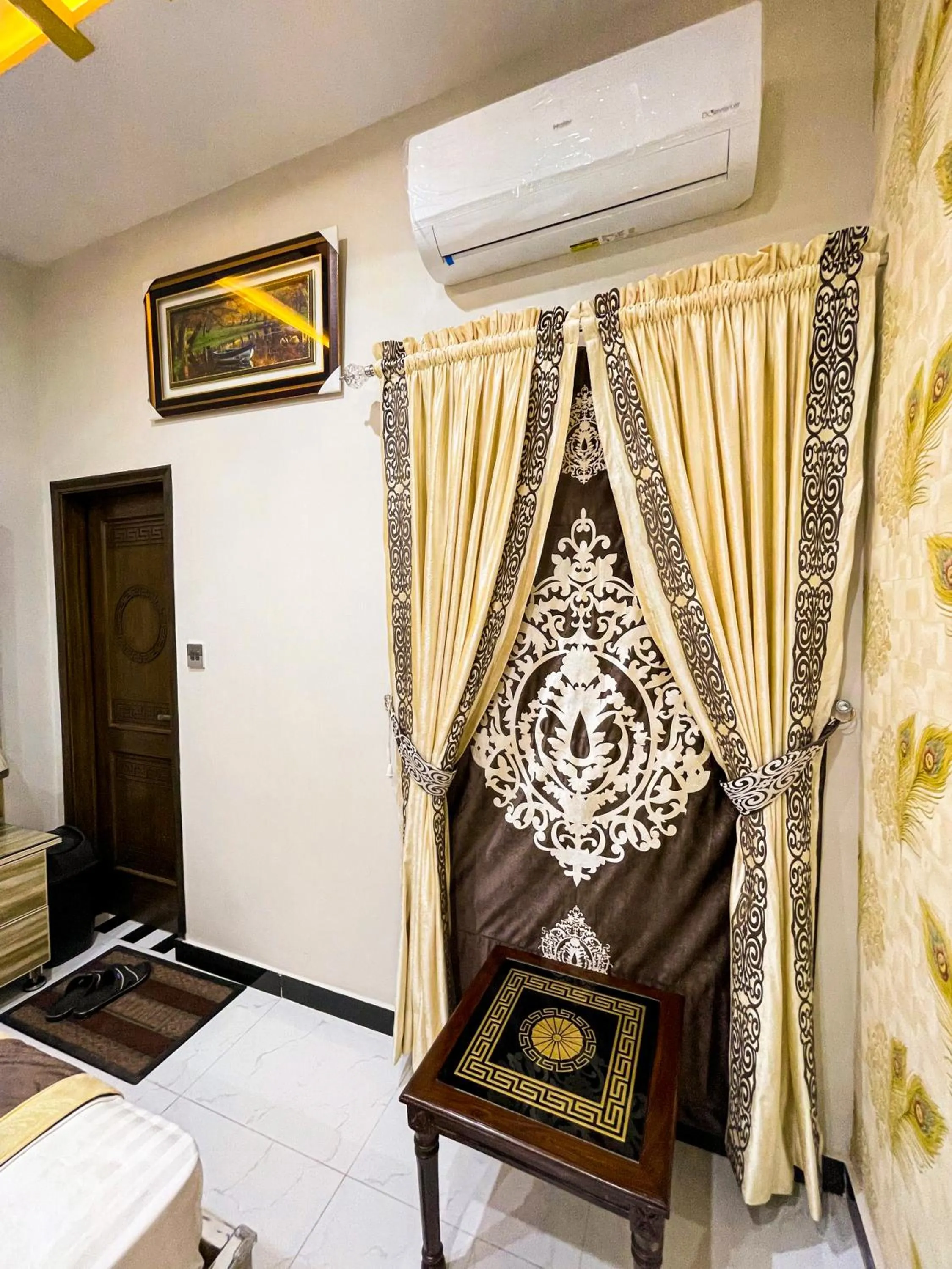 Seating area in Horizon Hotel