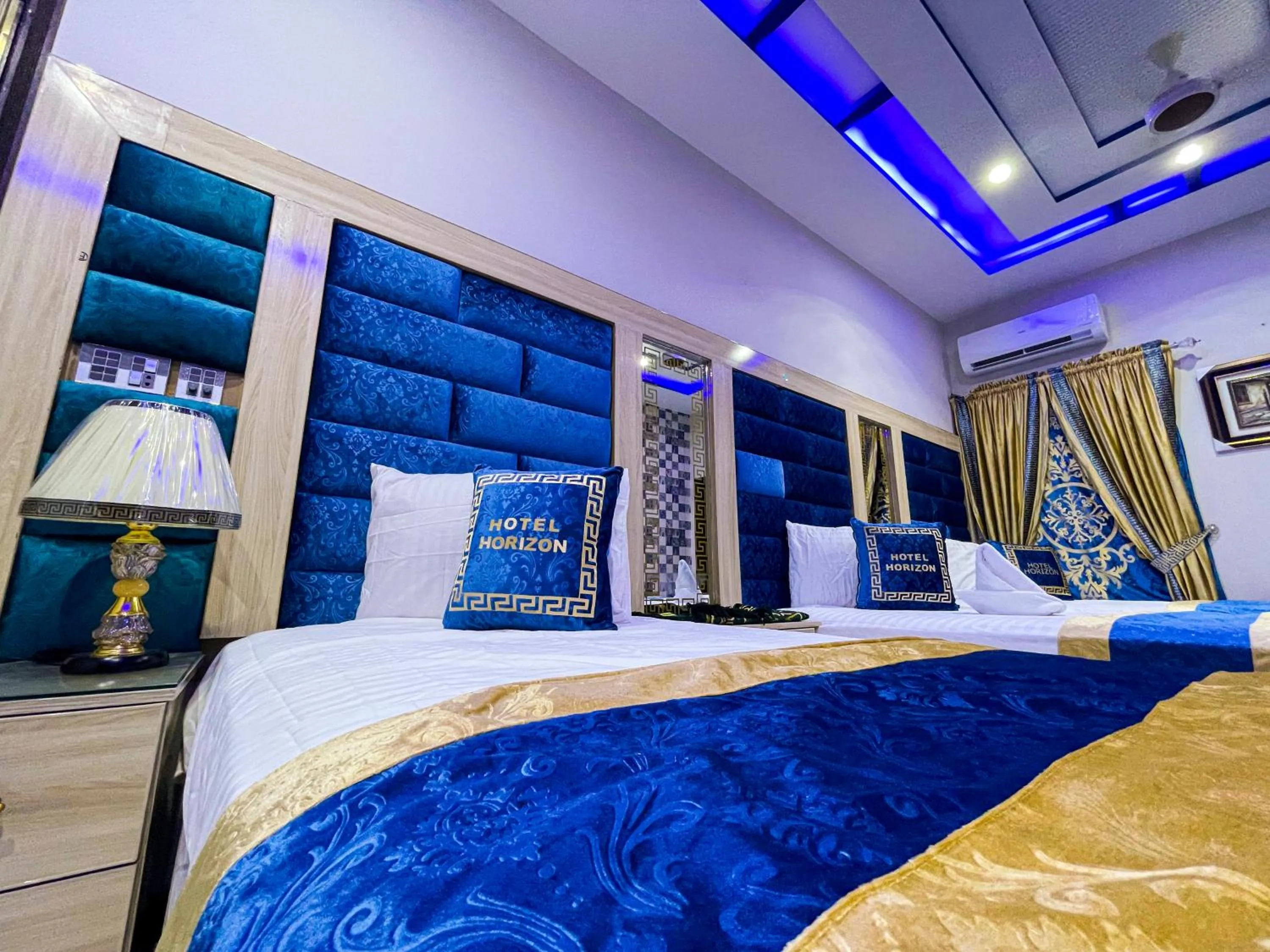 Bedroom, Bed in Horizon Hotel