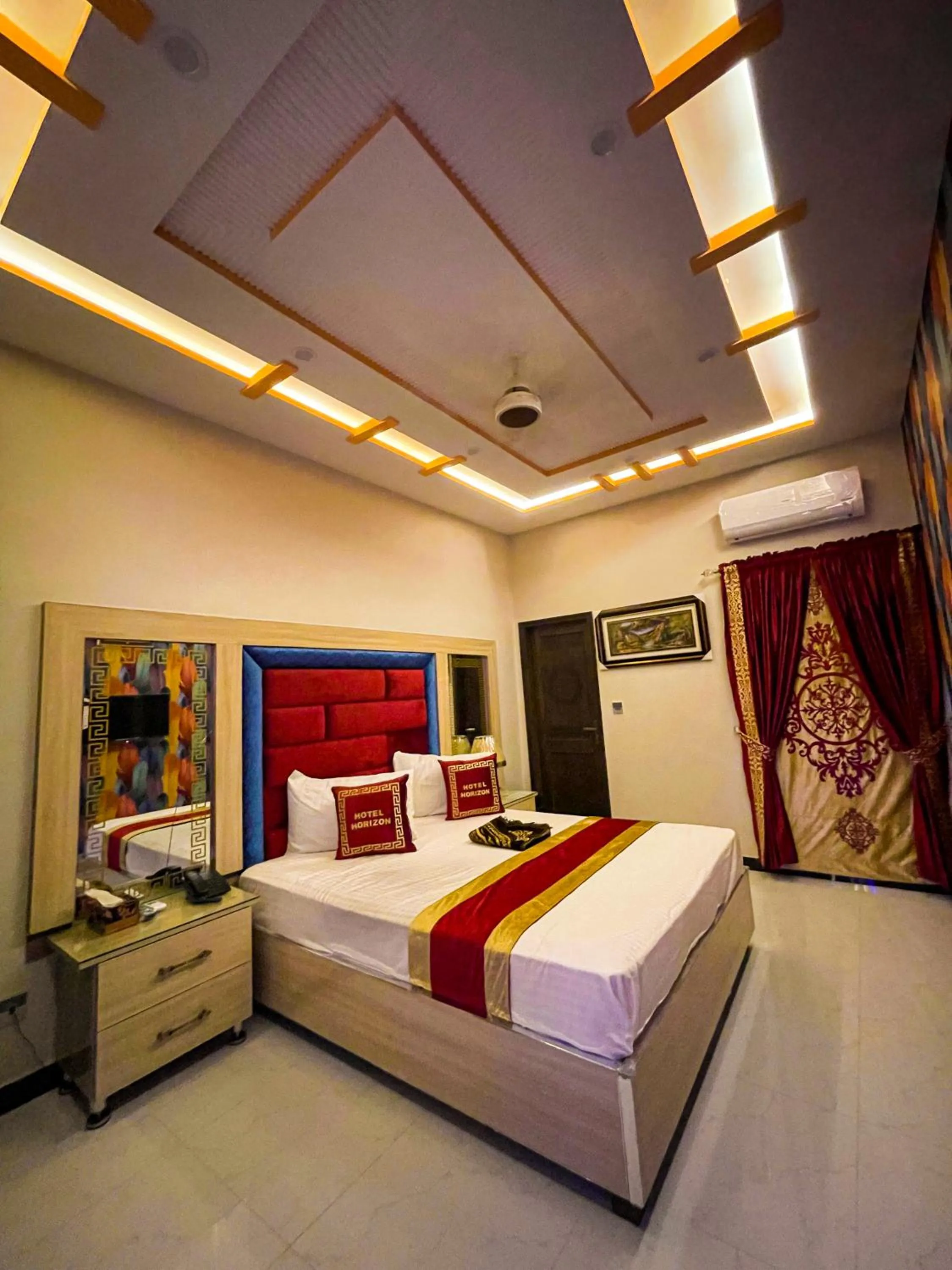 Photo of the whole room, Bed in Horizon Hotel