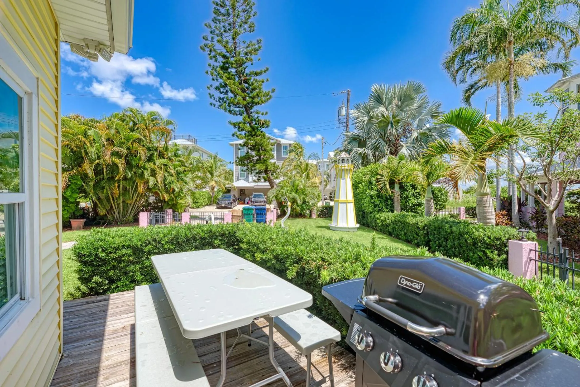 Property building in Ami Lighthouse Cottage-One Minute Walk To The Beach-Keyless Locks