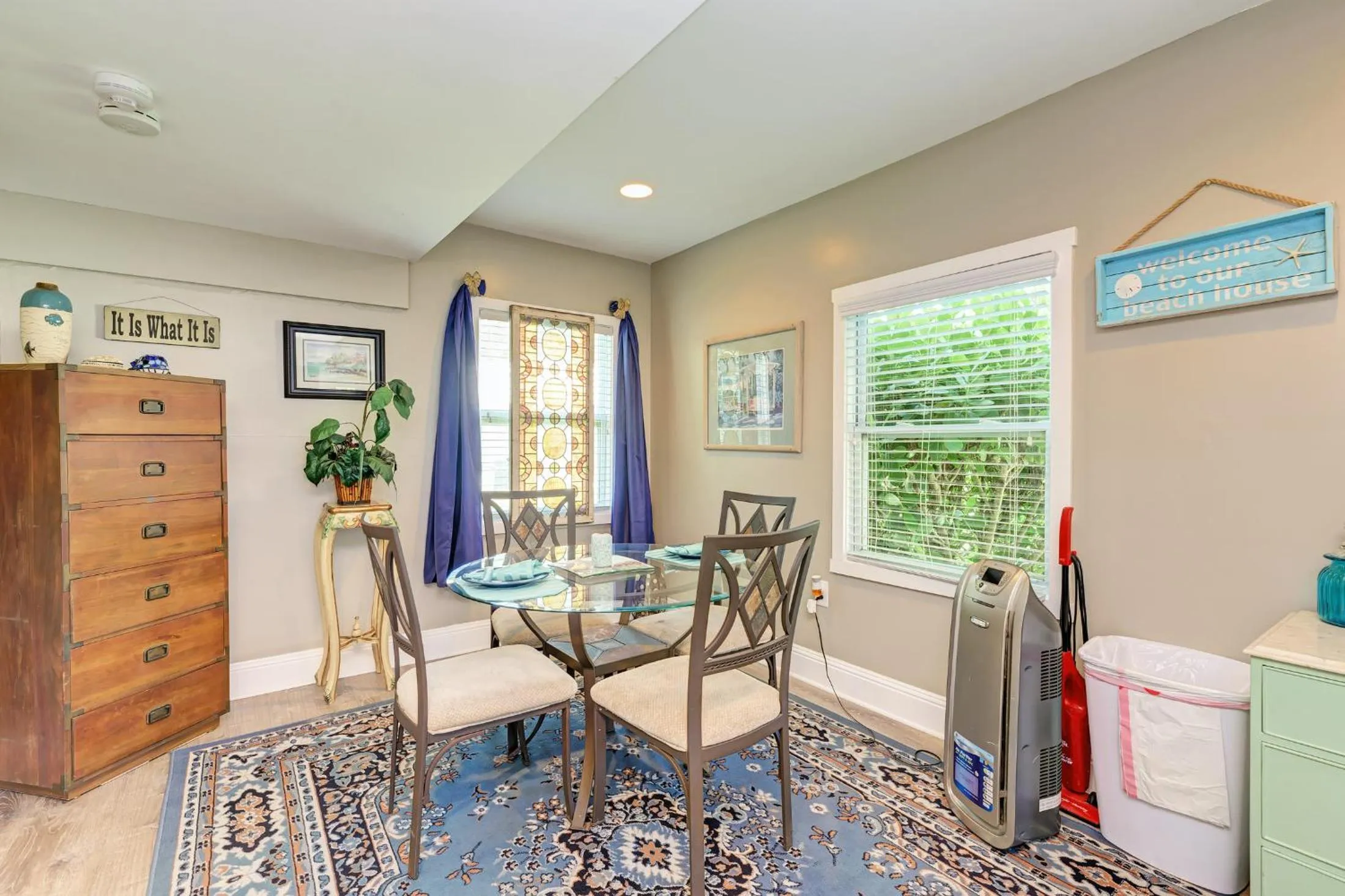 Property building in Ami Lighthouse Cottage-One Minute Walk To The Beach-Keyless Locks