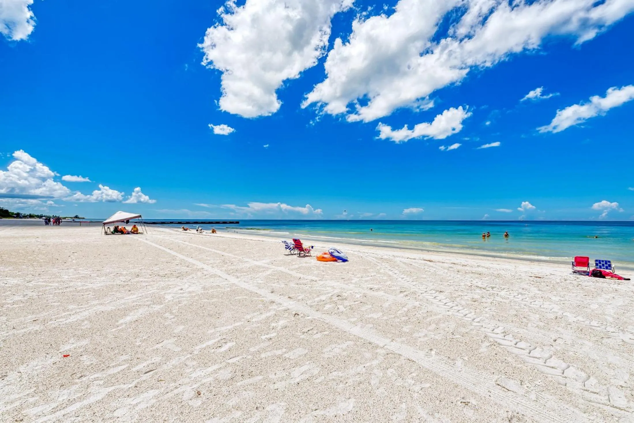 Property building in Ami Lighthouse Cottage-One Minute Walk To The Beach-Keyless Locks