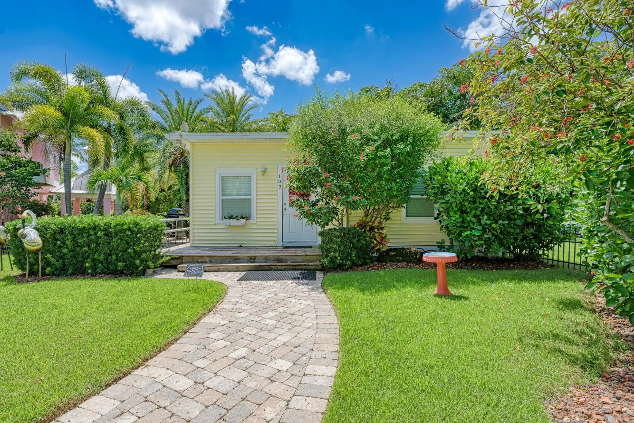 Property building in Ami Lighthouse Cottage-One Minute Walk To The Beach-Keyless Locks