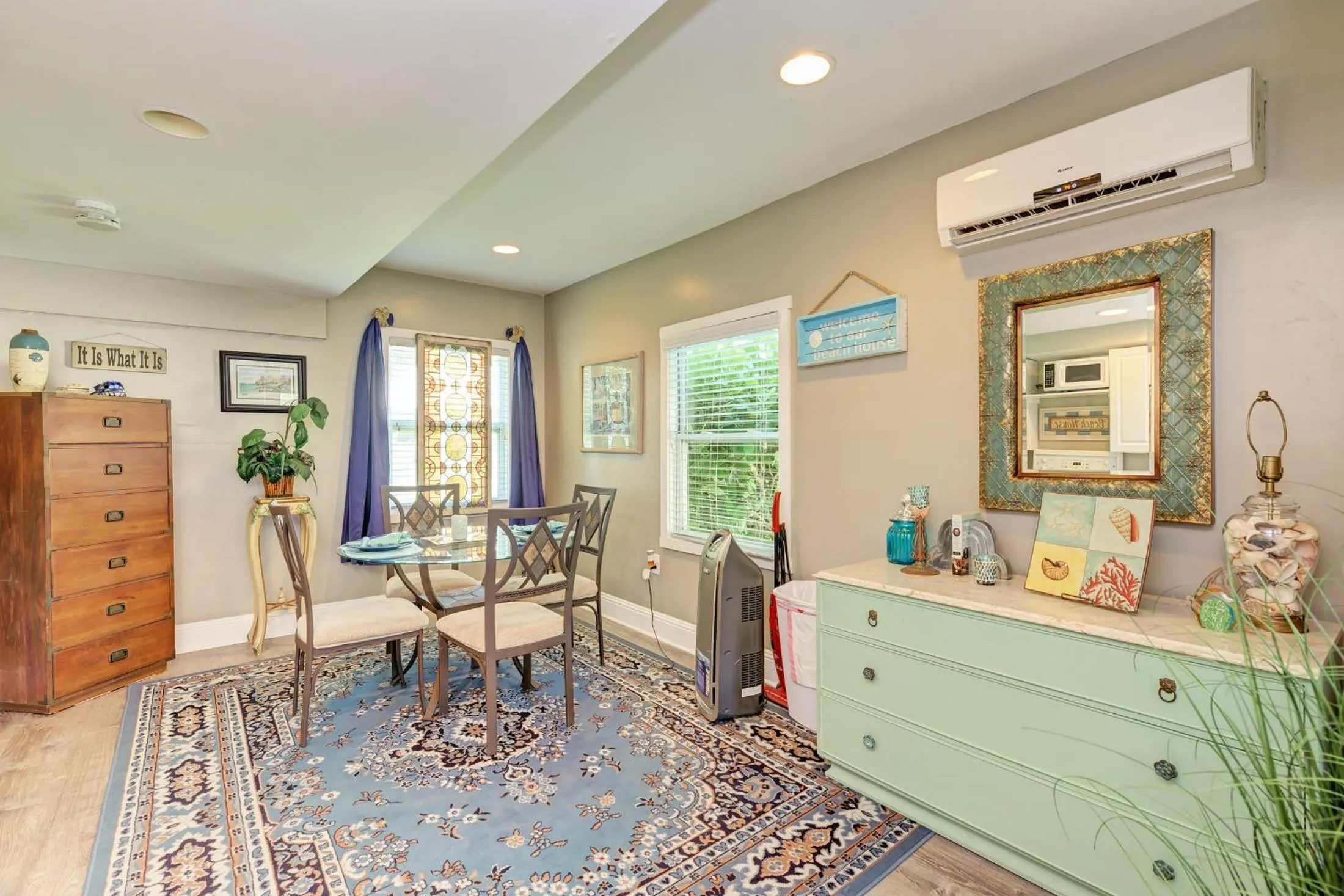 Property building in Ami Lighthouse Cottage-One Minute Walk To The Beach-Keyless Locks