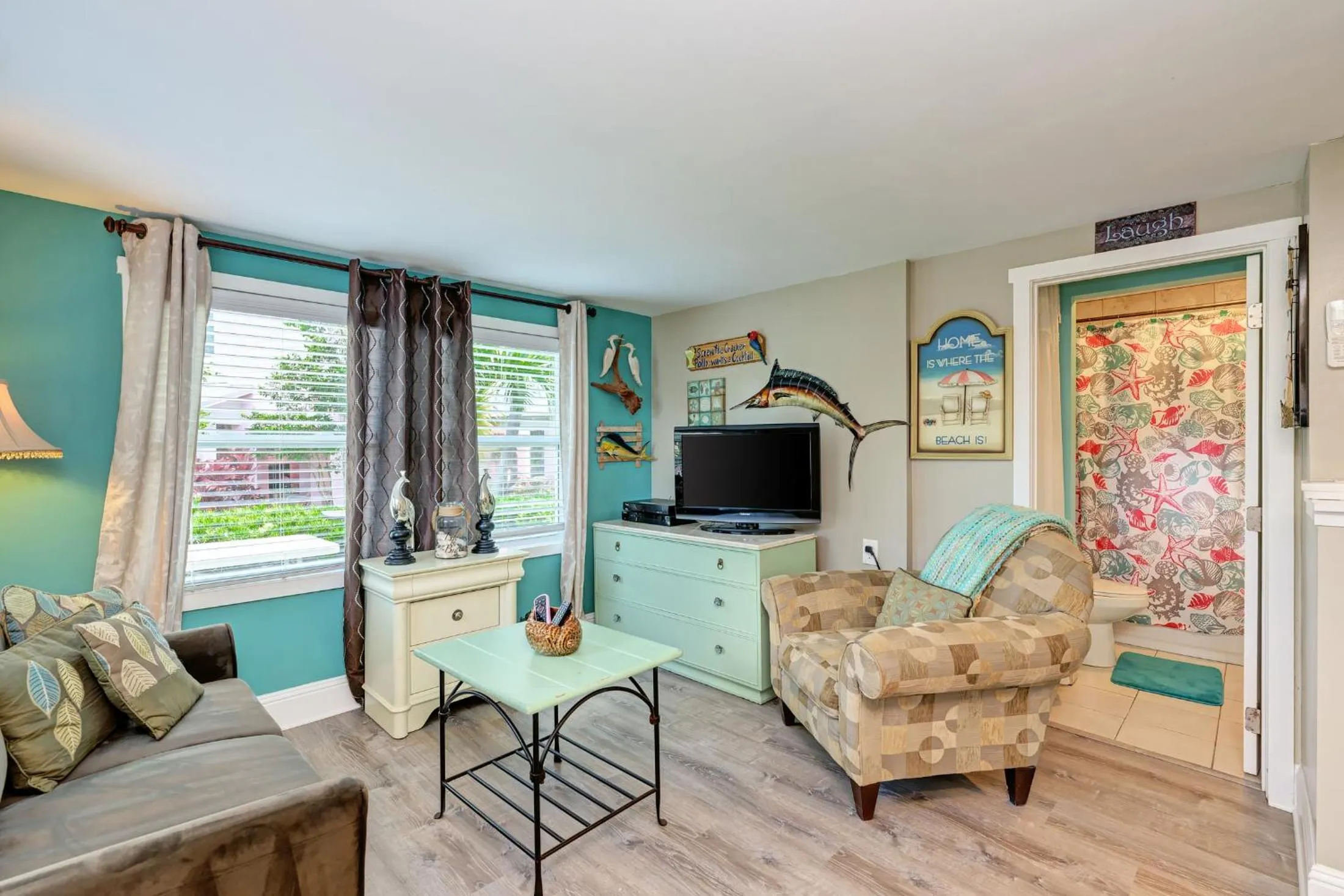 Property building in Ami Lighthouse Cottage-One Minute Walk To The Beach-Keyless Locks