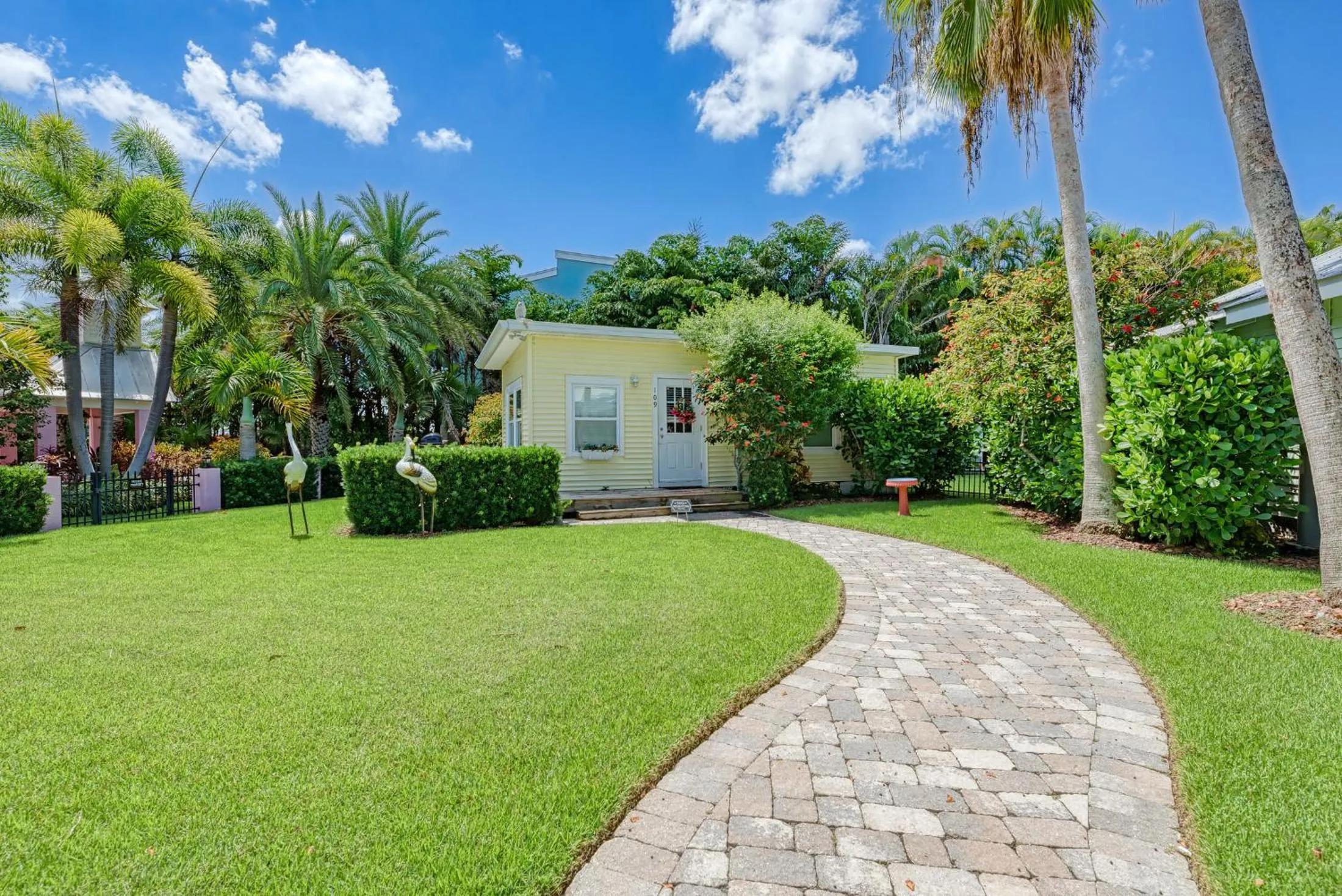 Property building in Ami Lighthouse Cottage-One Minute Walk To The Beach-Keyless Locks