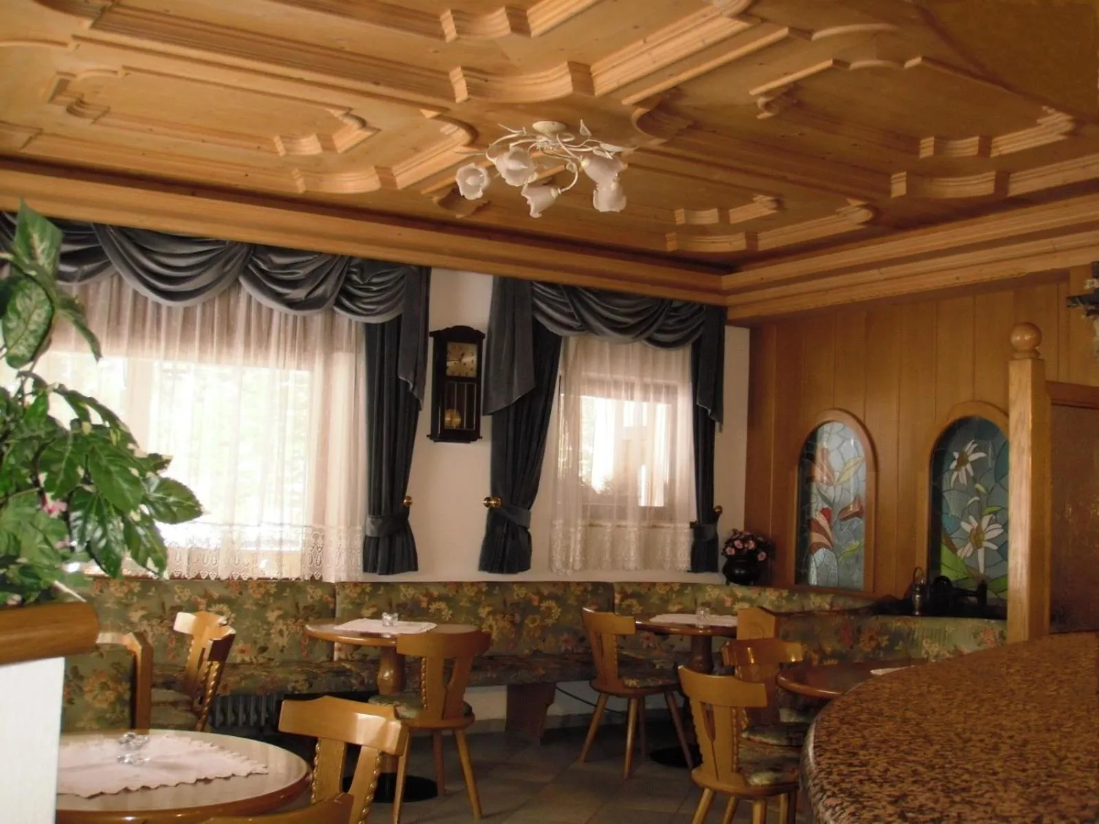 Lounge or bar in Hotel Rosalpina