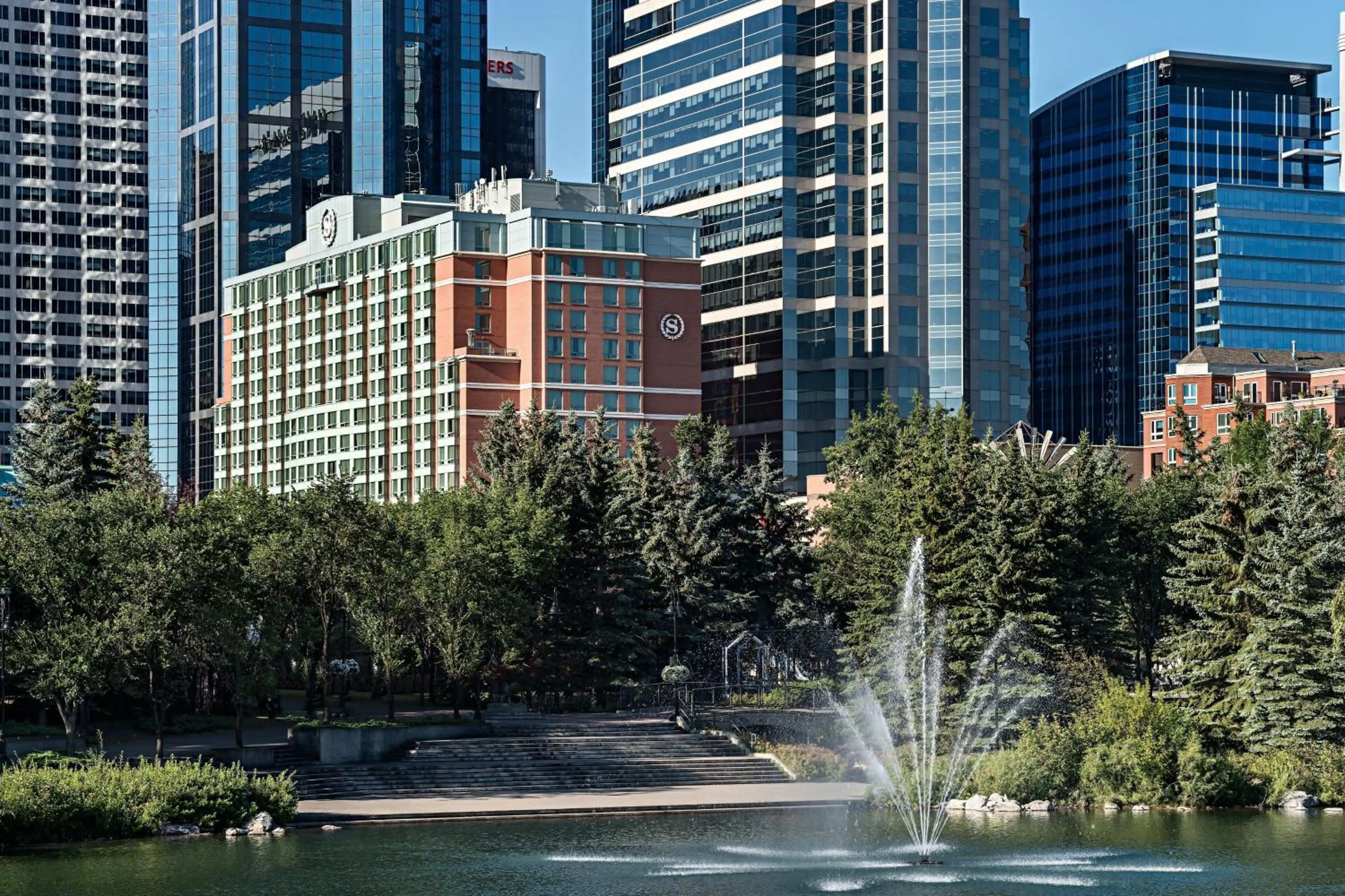 Property building in Sheraton Suites Calgary Eau Claire