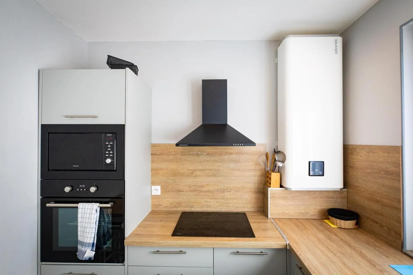 Kitchen or kitchenette in Résidence Hera Paris Orly Aéroport