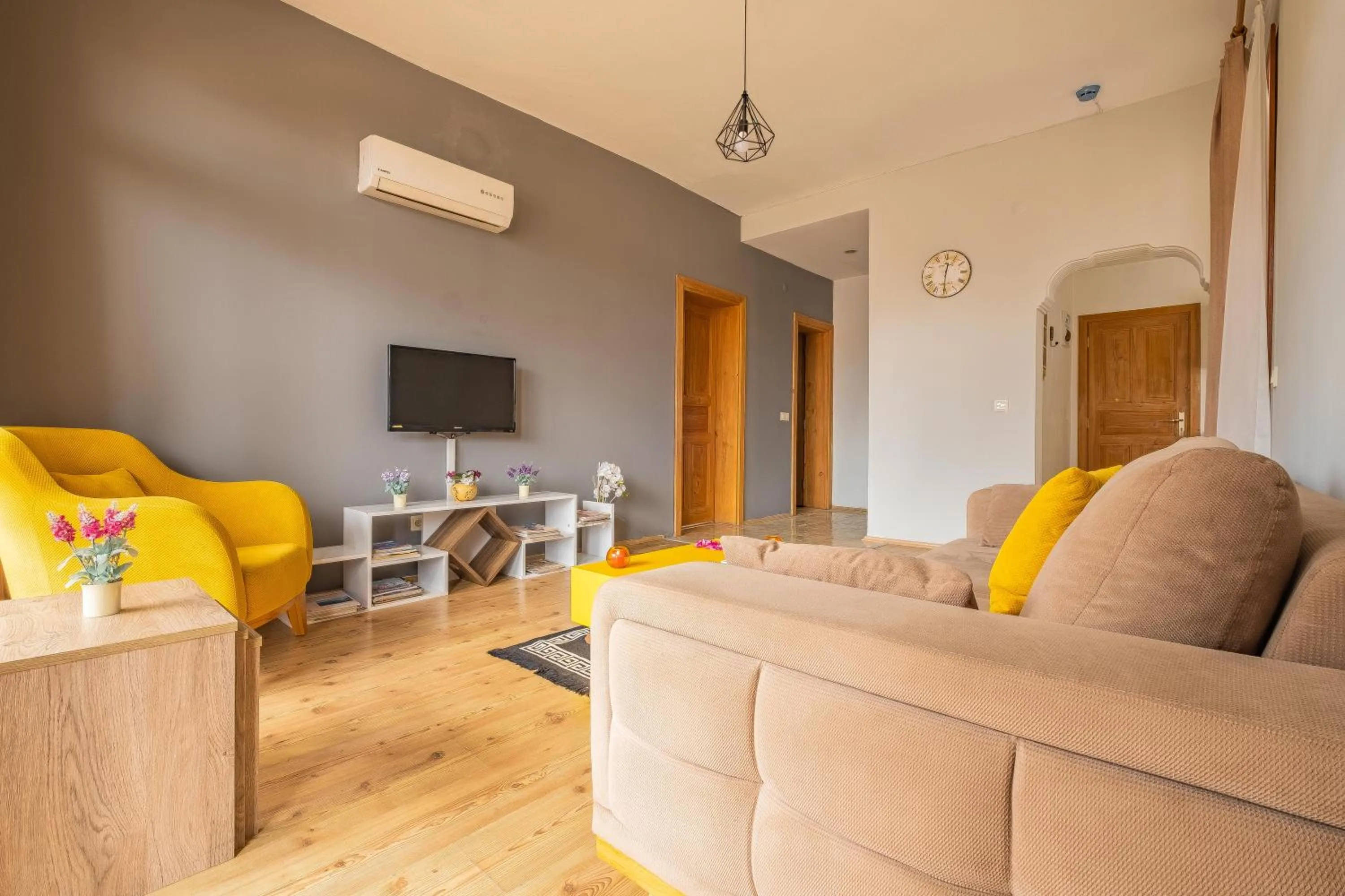 TV and multimedia in Old Town Deluxe Flats