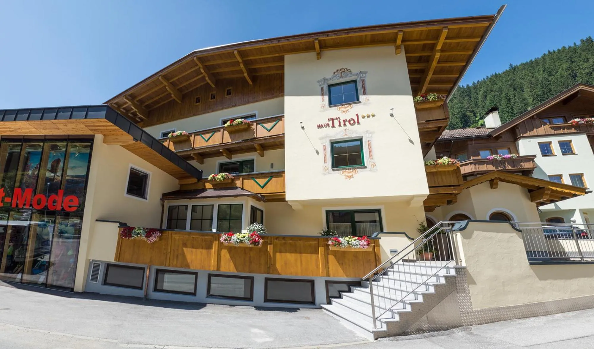 Facade/entrance in Haus Tirol