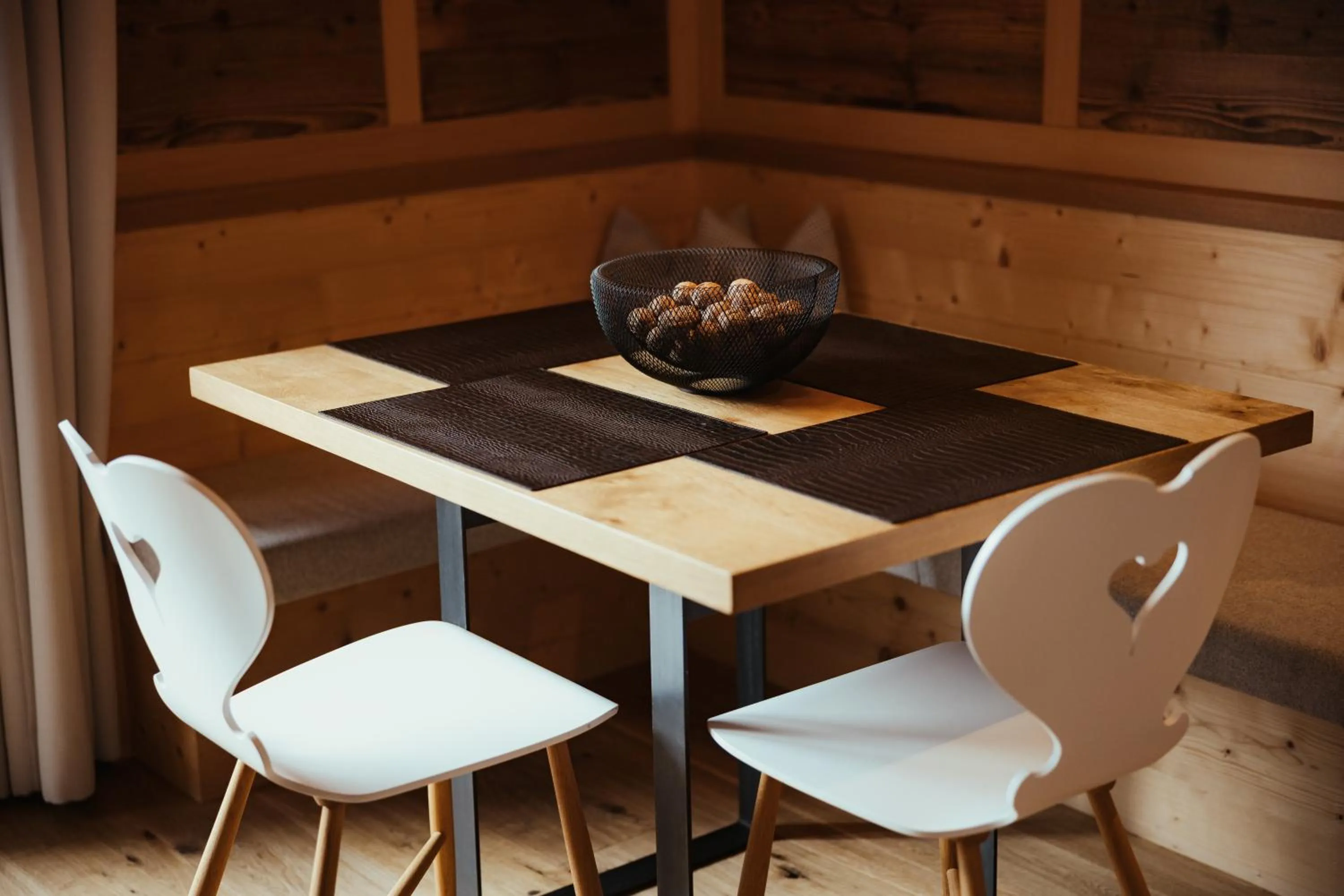 Dining area in Villa Flora Mountain Lodges