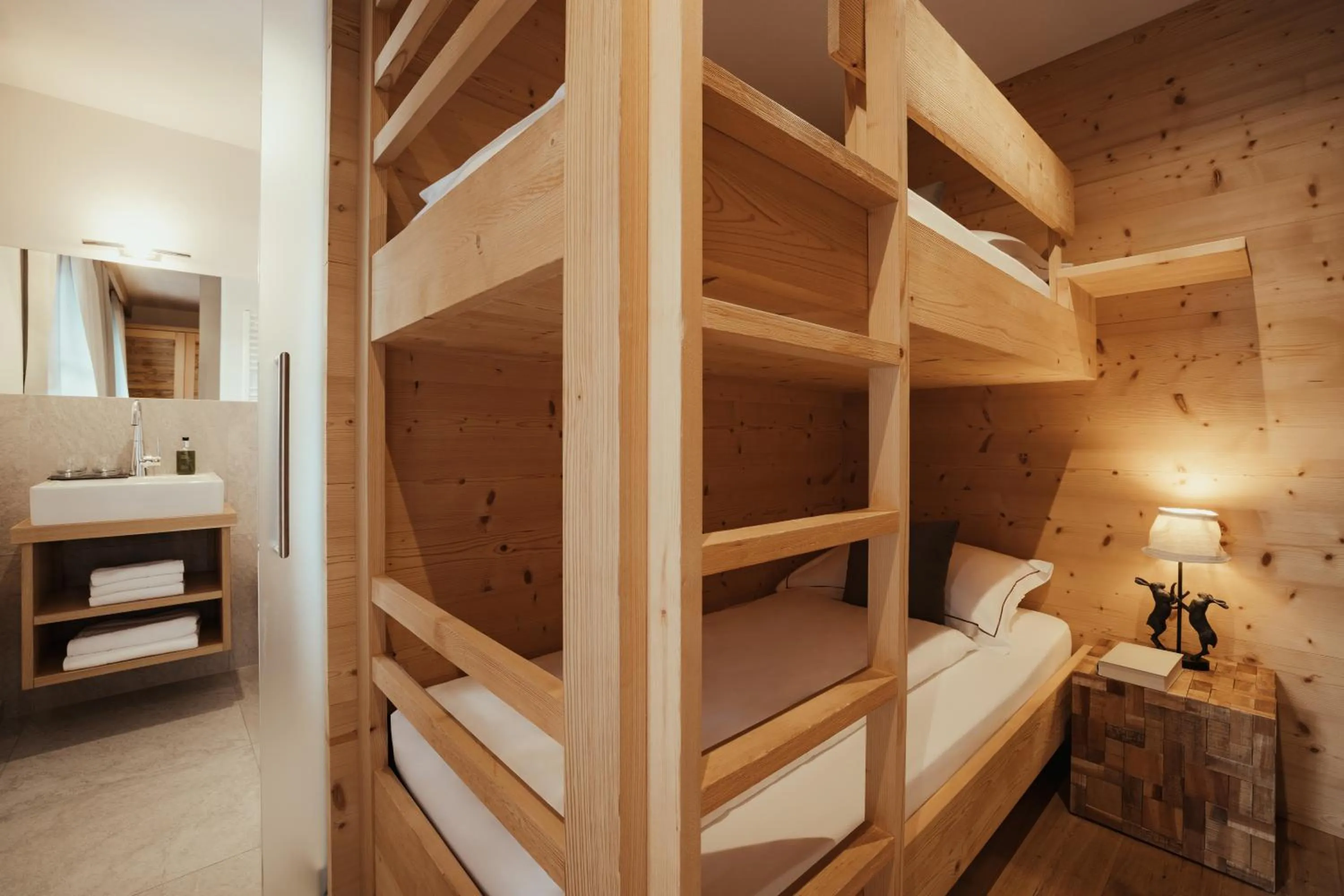 Bed in Villa Flora Mountain Lodges