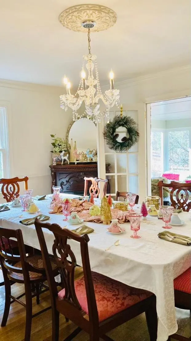 wedding in Colonial Gardens B & B