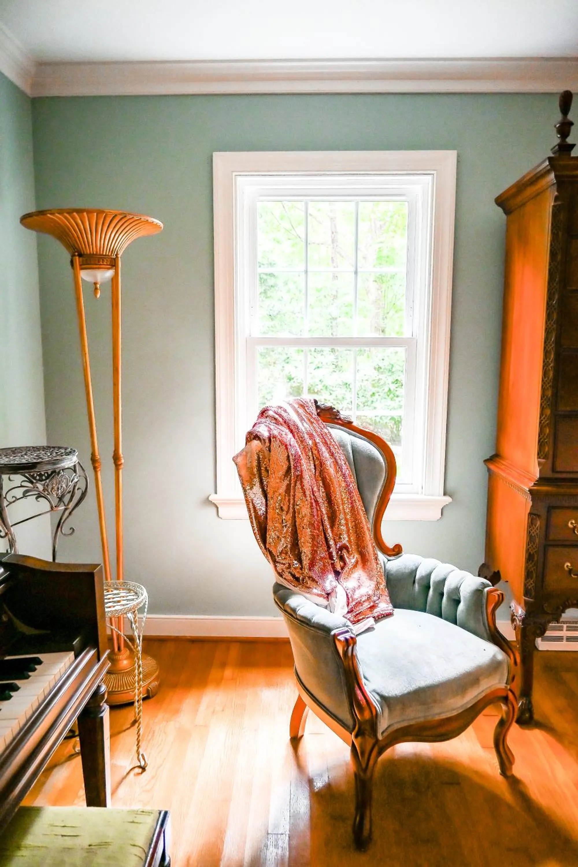 Decorative detail in Colonial Gardens B & B