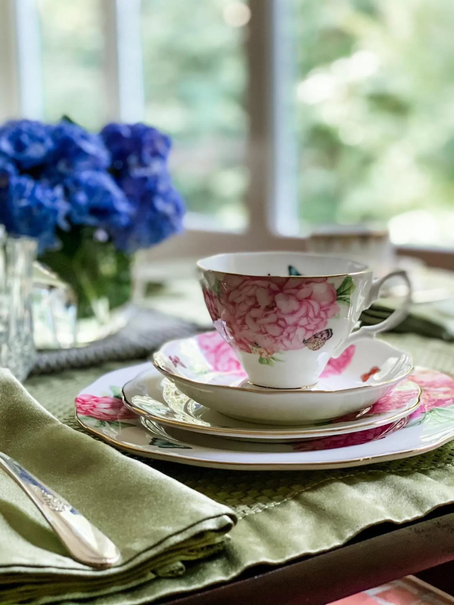 Dining area in Colonial Gardens B & B