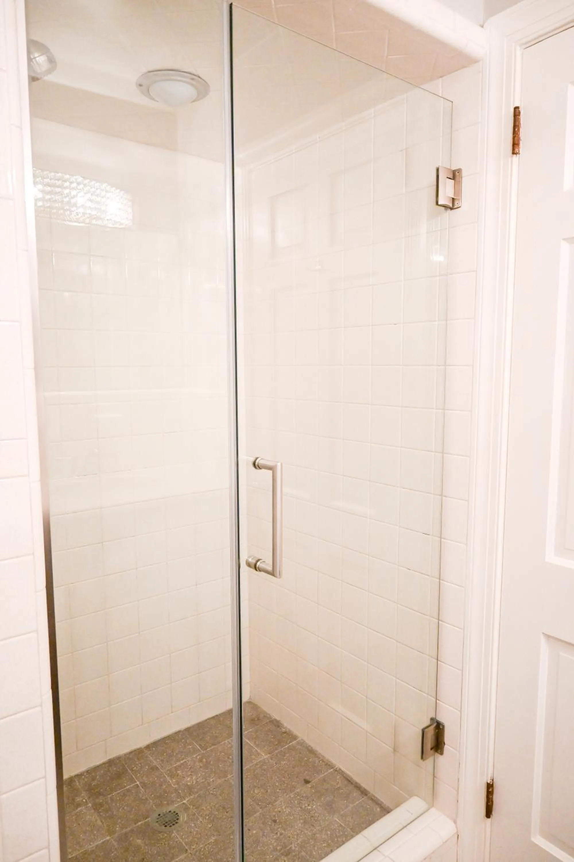 Bathroom in Colonial Gardens B & B