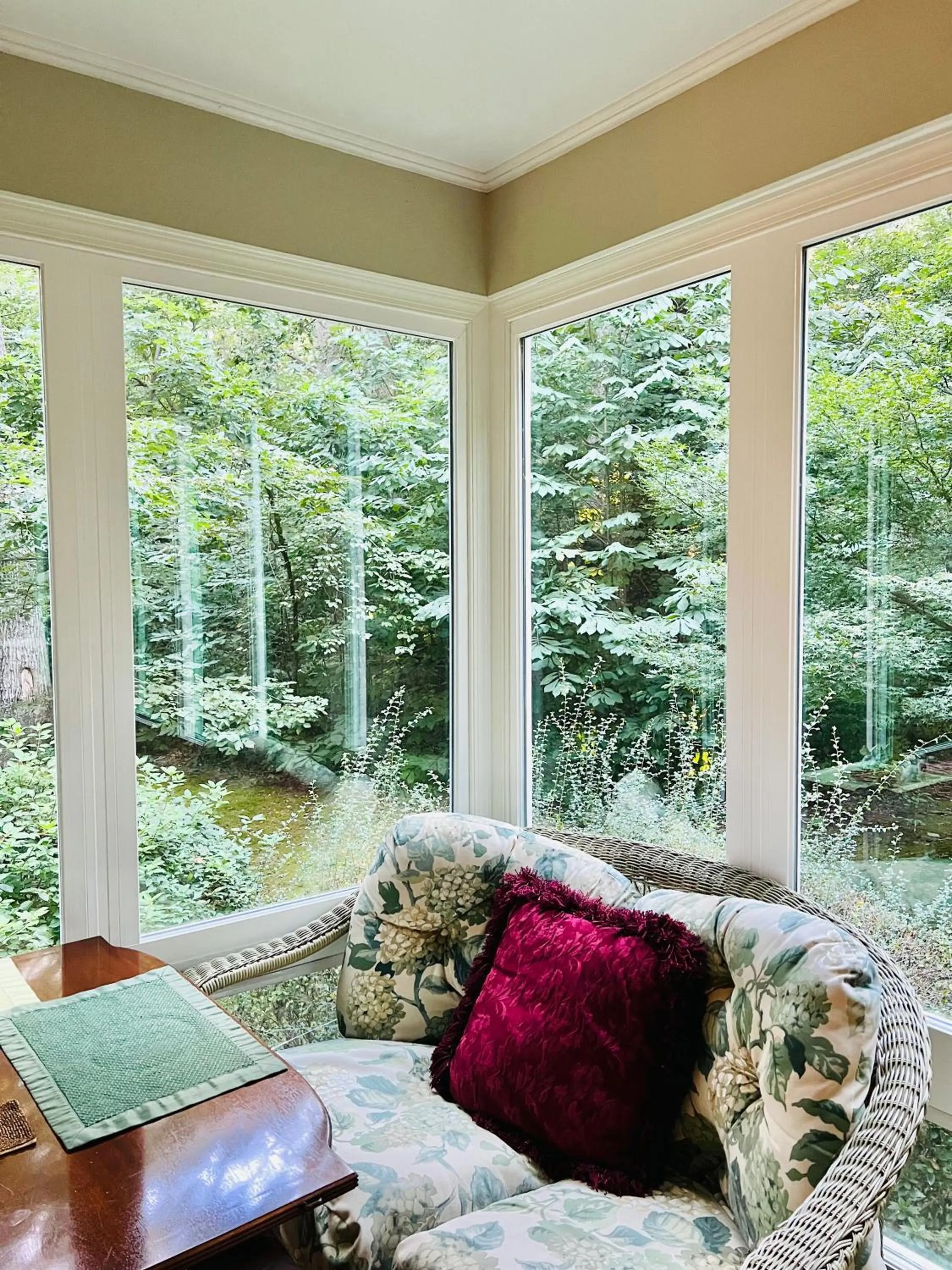 Dining area in Colonial Gardens B & B