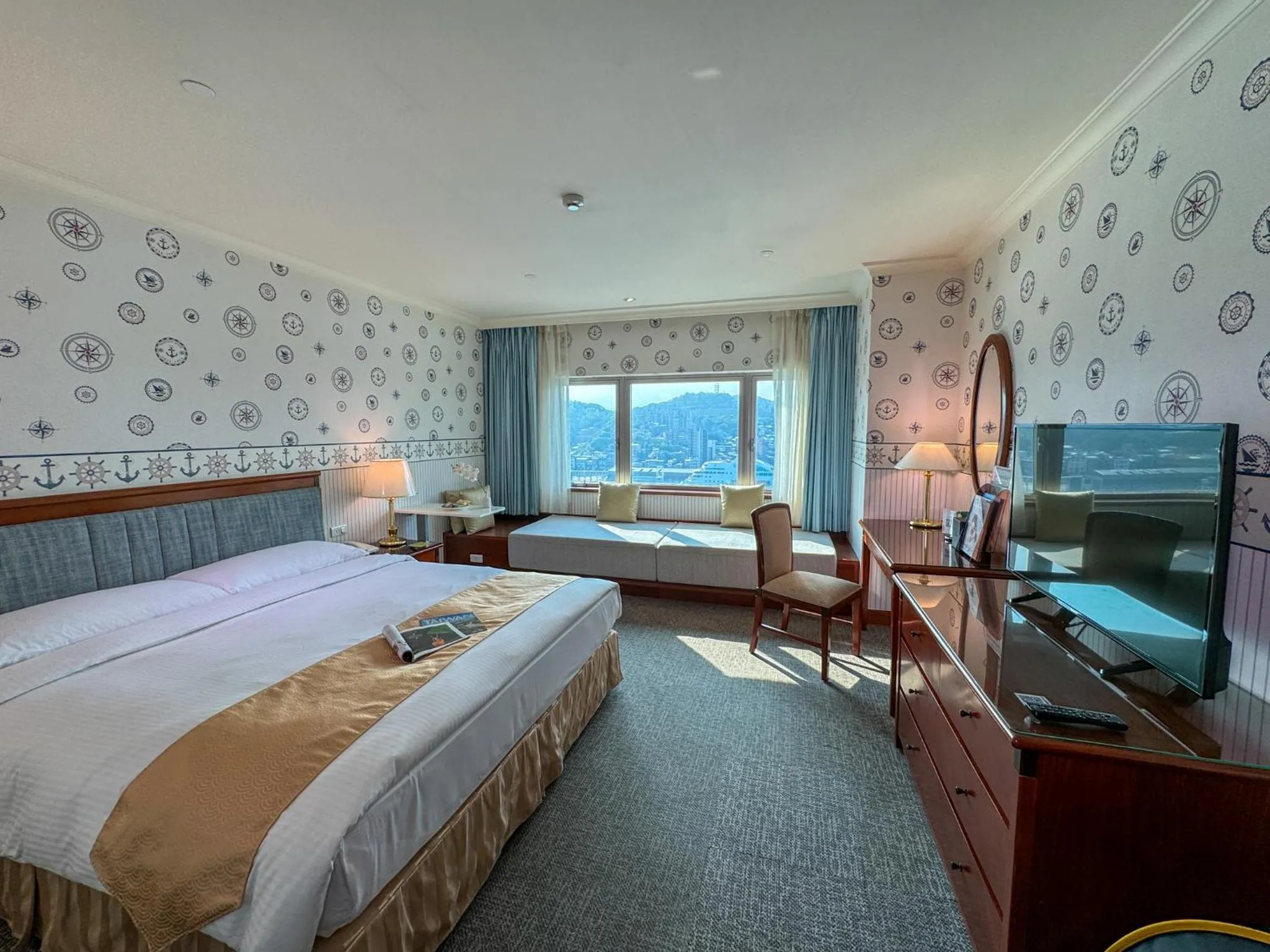 Photo of the whole room, Bed in Evergreen Laurel Hotel - Keelung