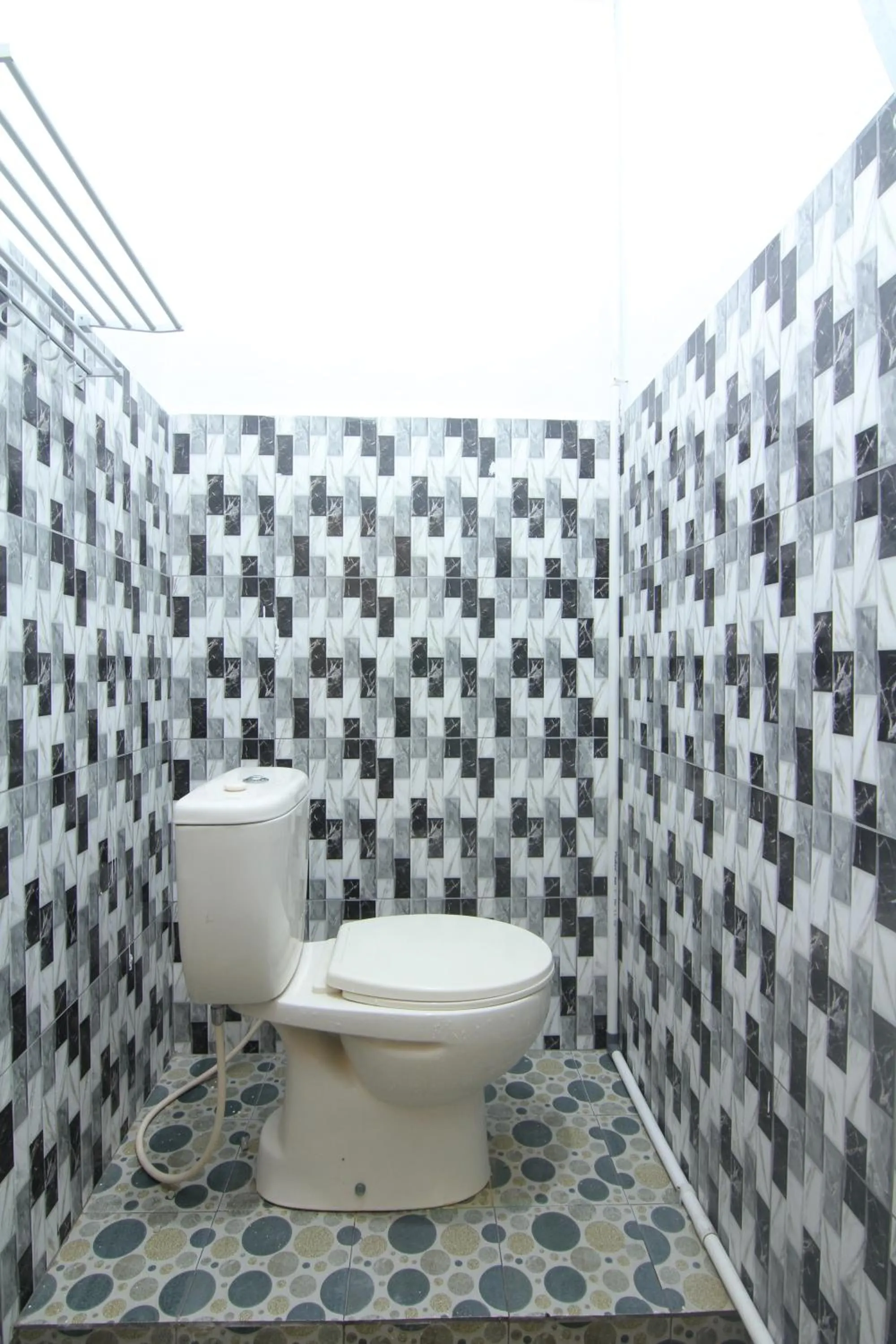 Bathroom in OYO 90615 Jojo Homestay