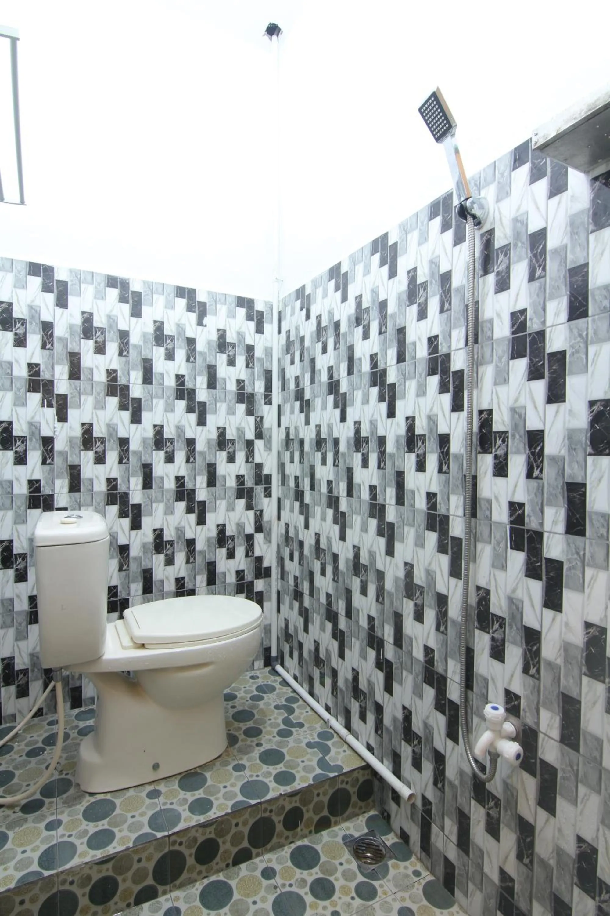 Bathroom in OYO 90615 Jojo Homestay