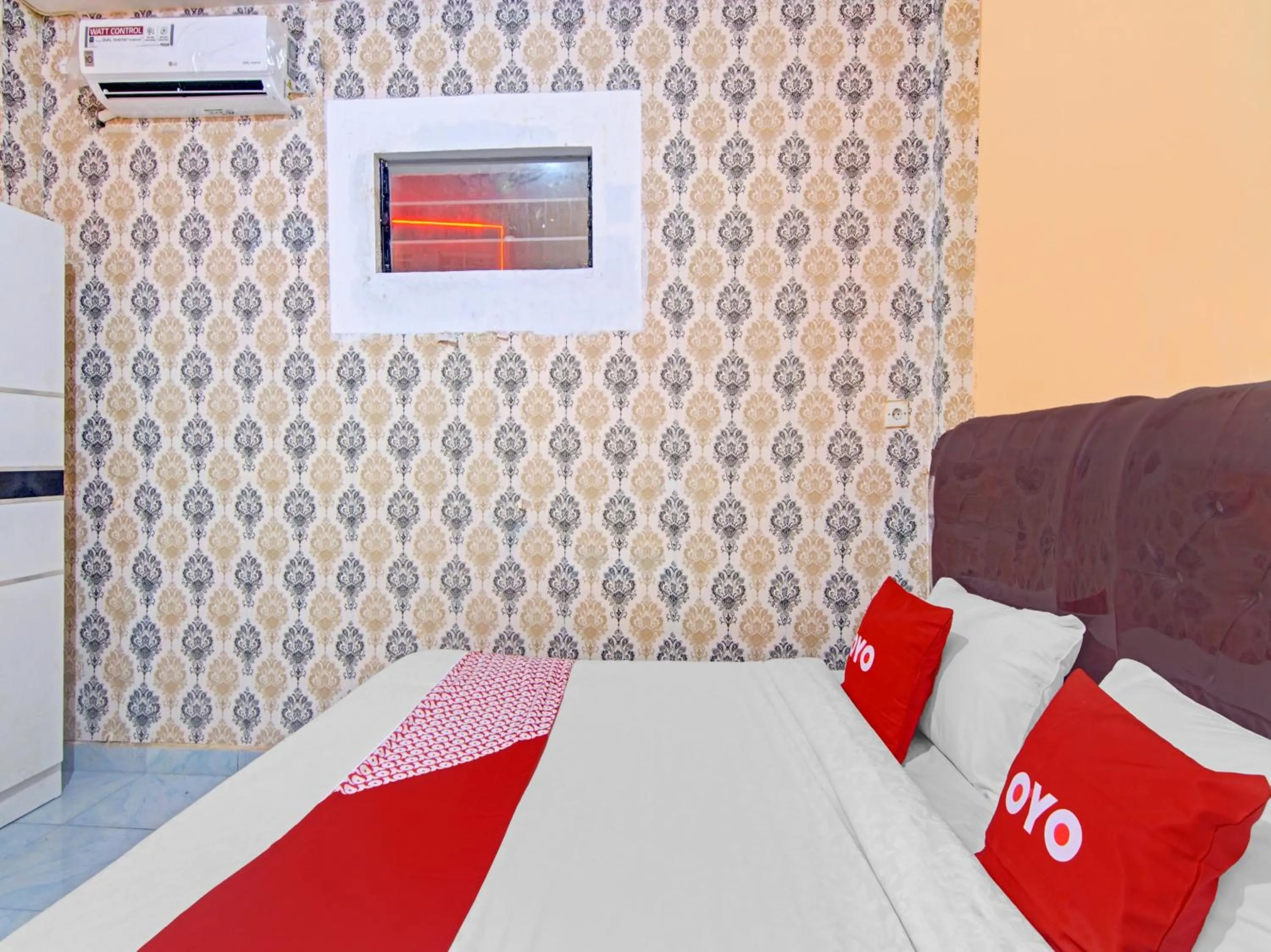 Bedroom in OYO 90615 Jojo Homestay