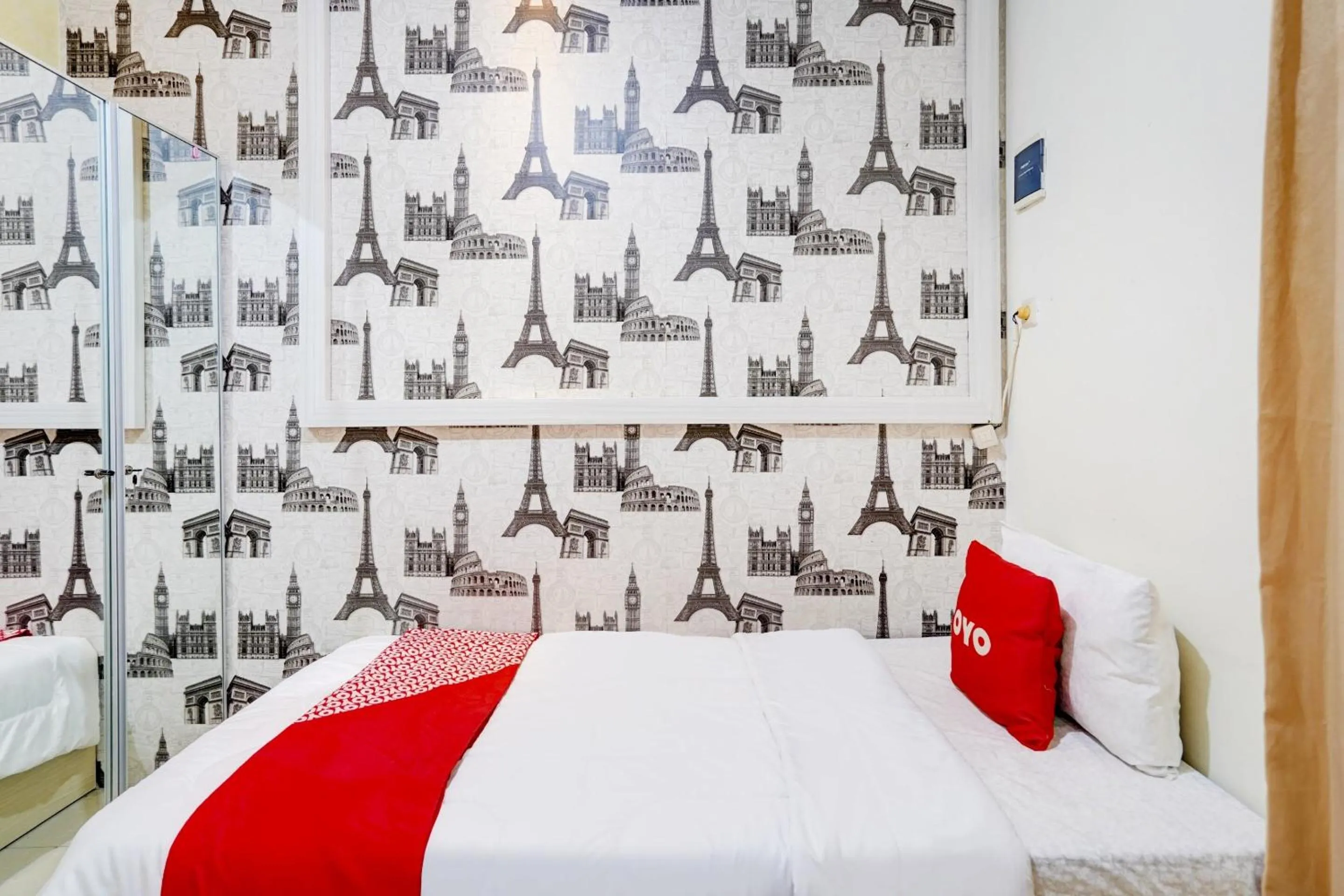 Bedroom, Bed in OYO Life 90606 Glass House Citraland Syariah