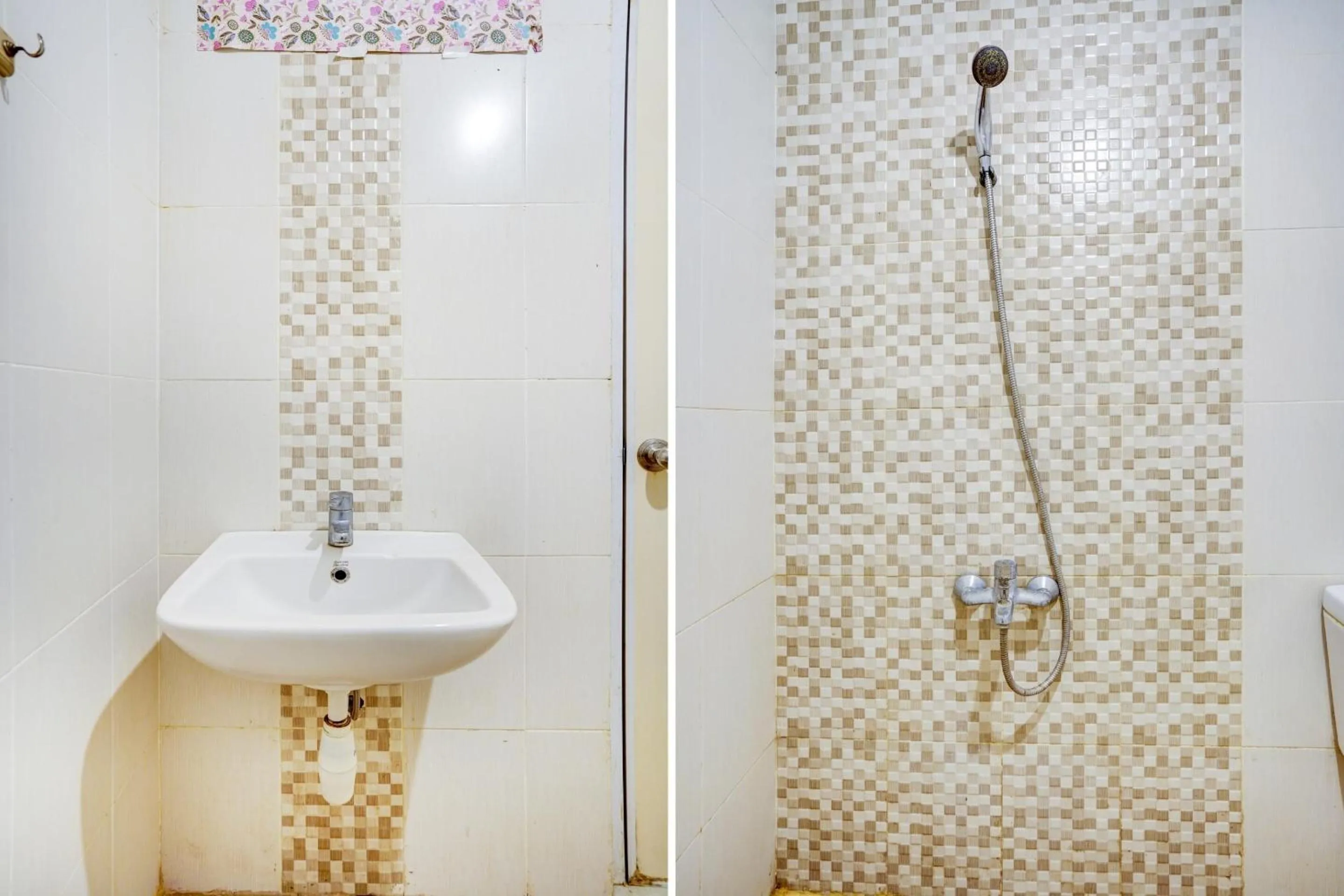 Bathroom in OYO Life 90606 Glass House Citraland Syariah