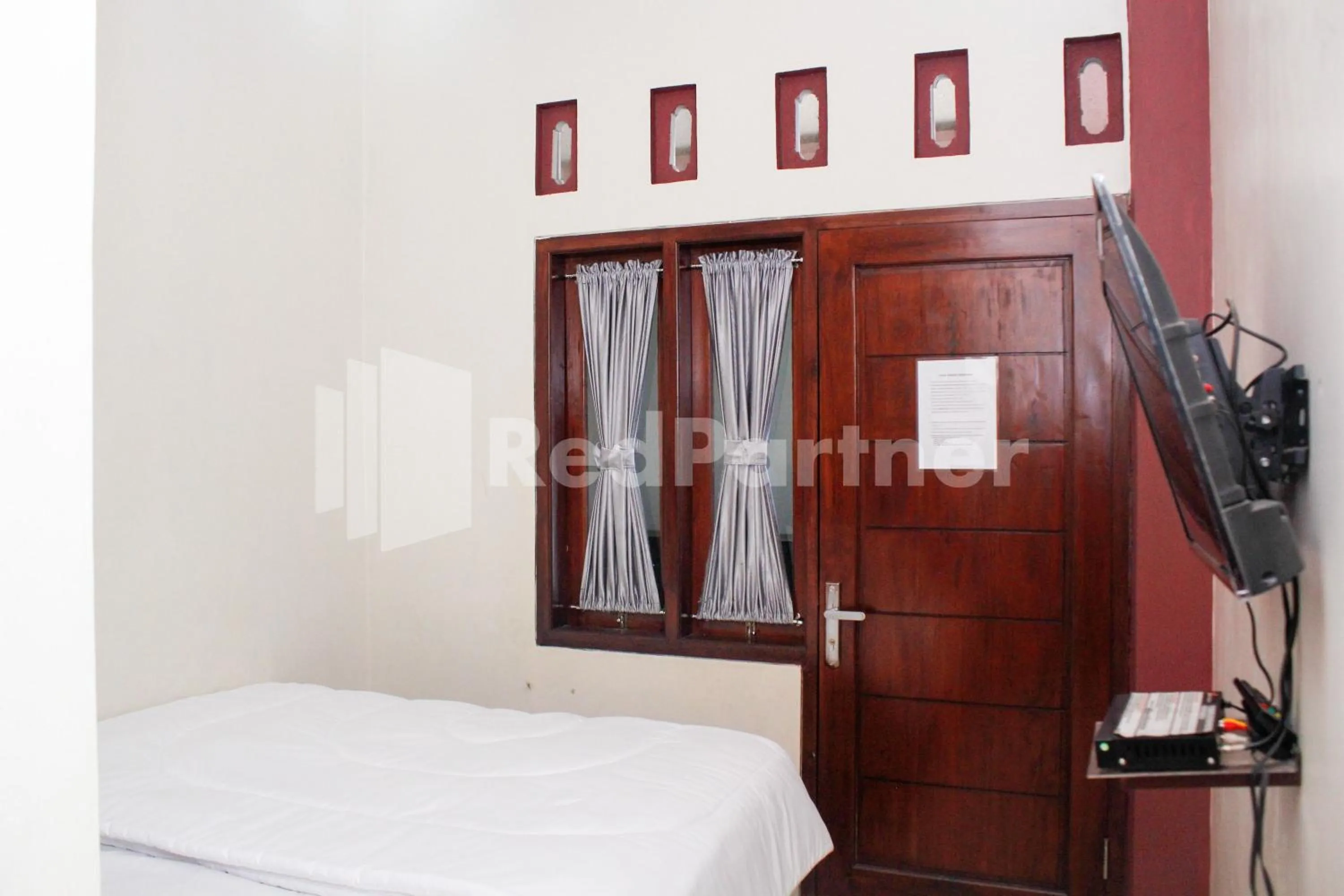 Bed in Hotel Baby Angel Dieng Mitra RedDoorz