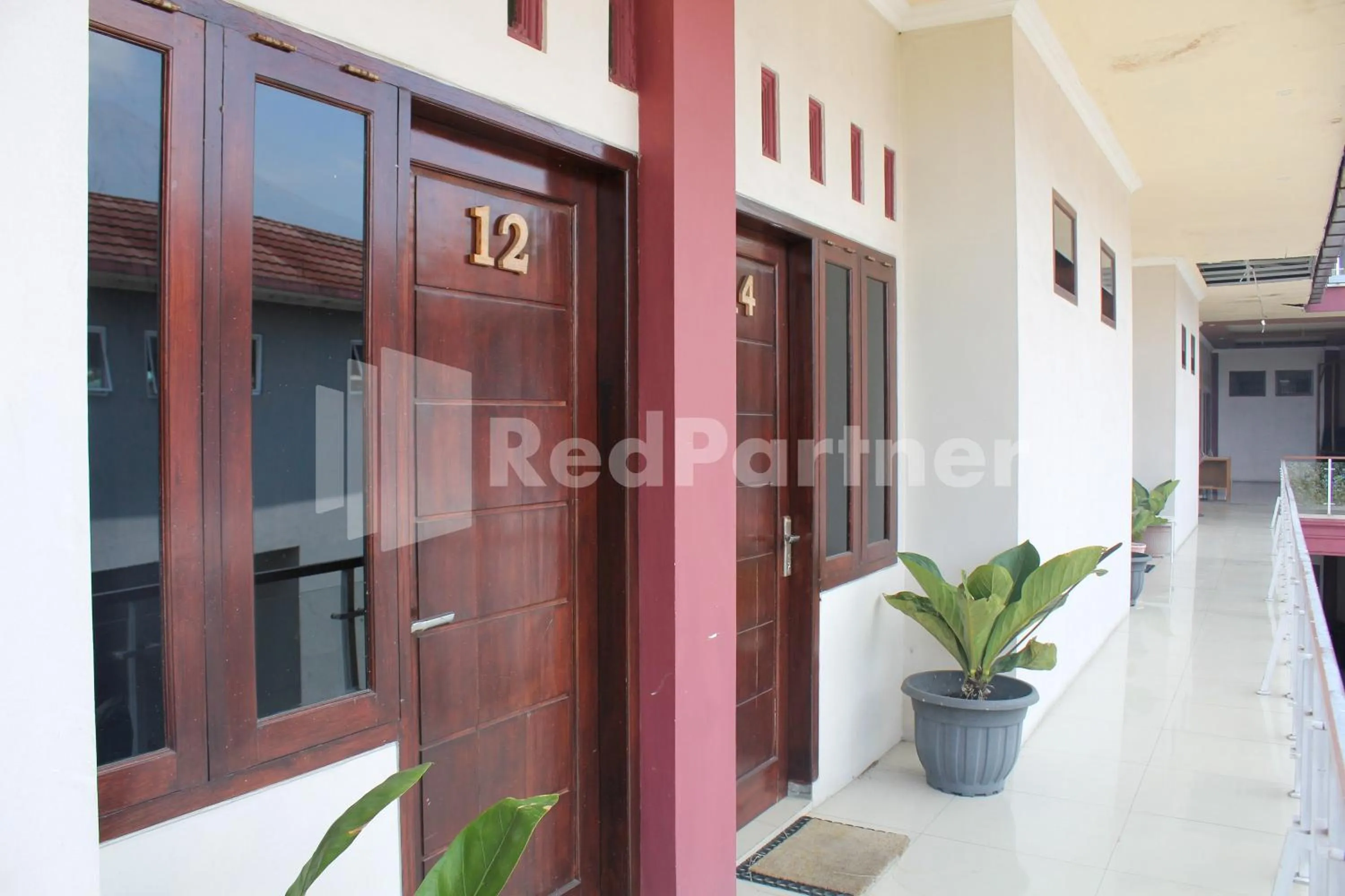 Facade/entrance in Hotel Baby Angel Dieng Mitra RedDoorz