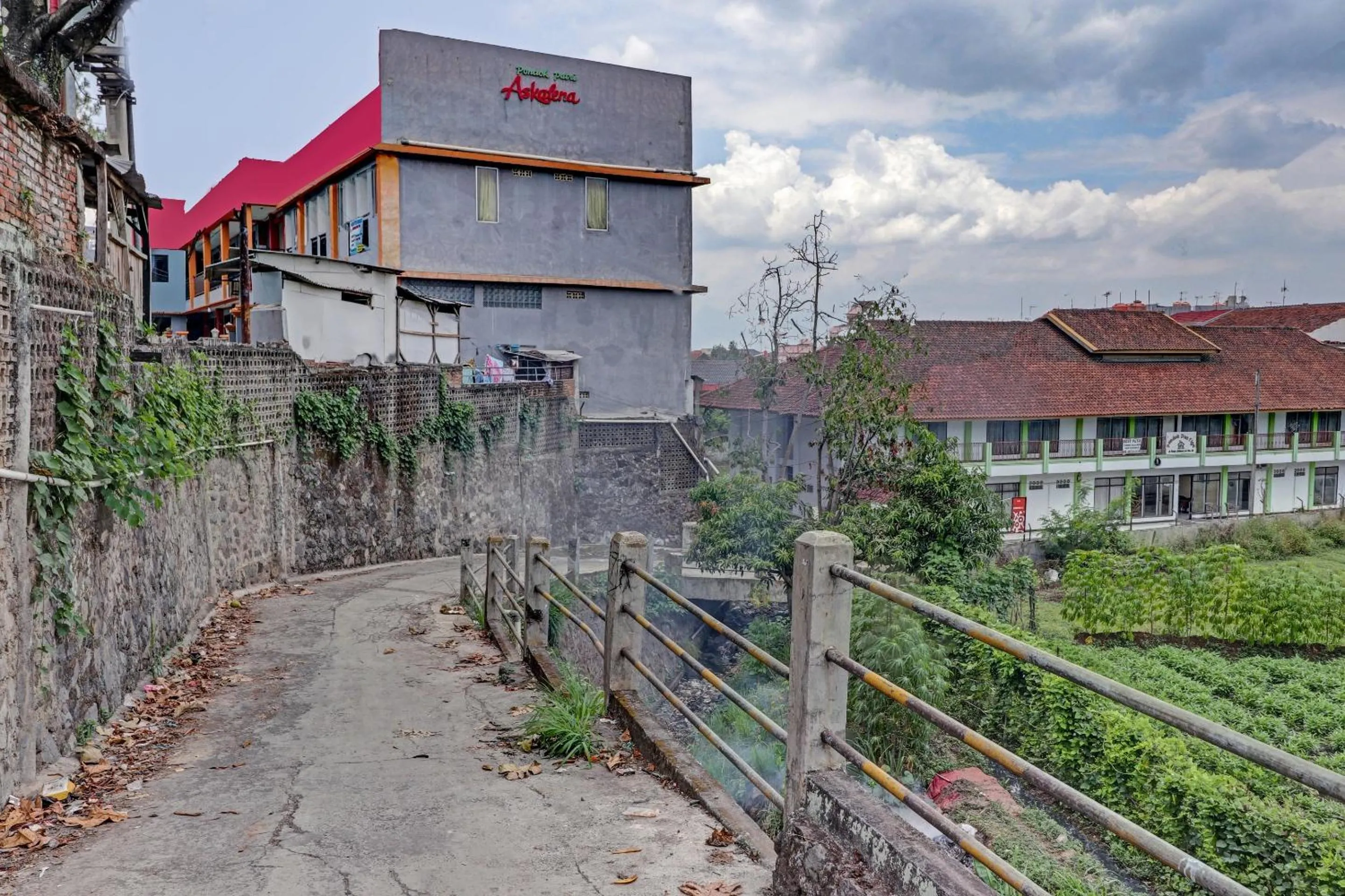 Facade/entrance in OYO 90621 Pondok 23