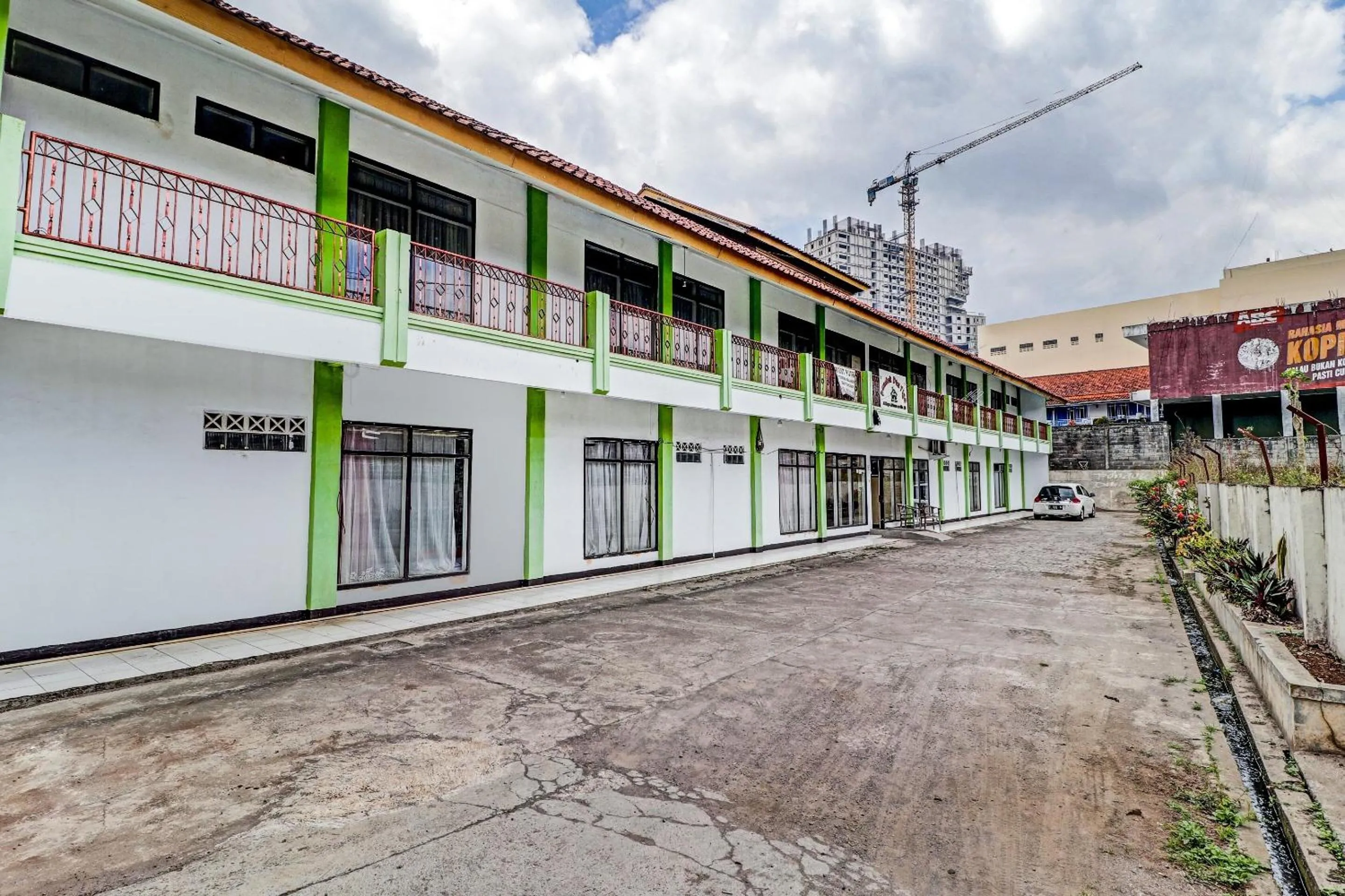 Facade/entrance in OYO 90621 Pondok 23