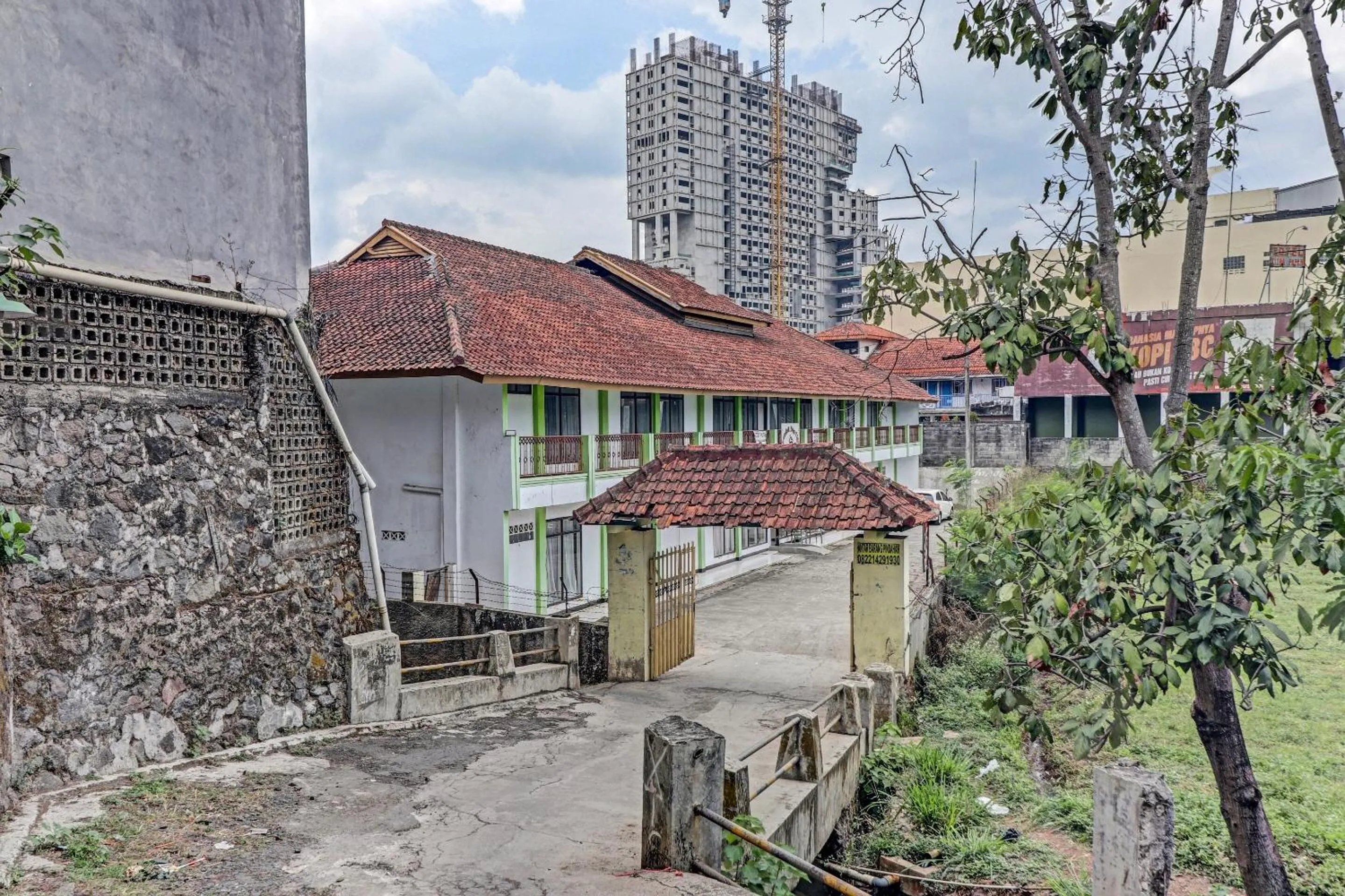 Facade/entrance in OYO 90621 Pondok 23