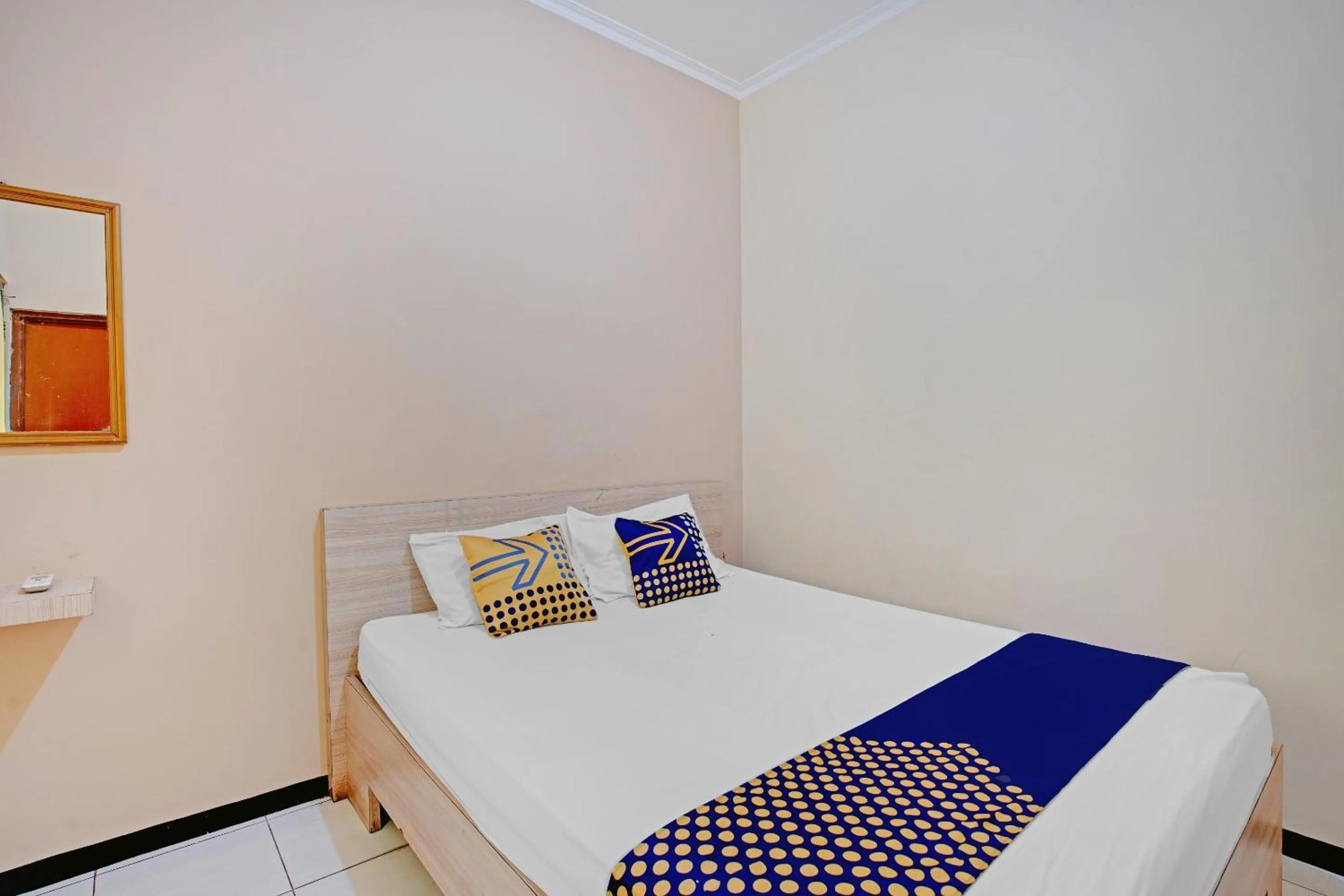 Bedroom in OYO 90622 Hotel Galaksi