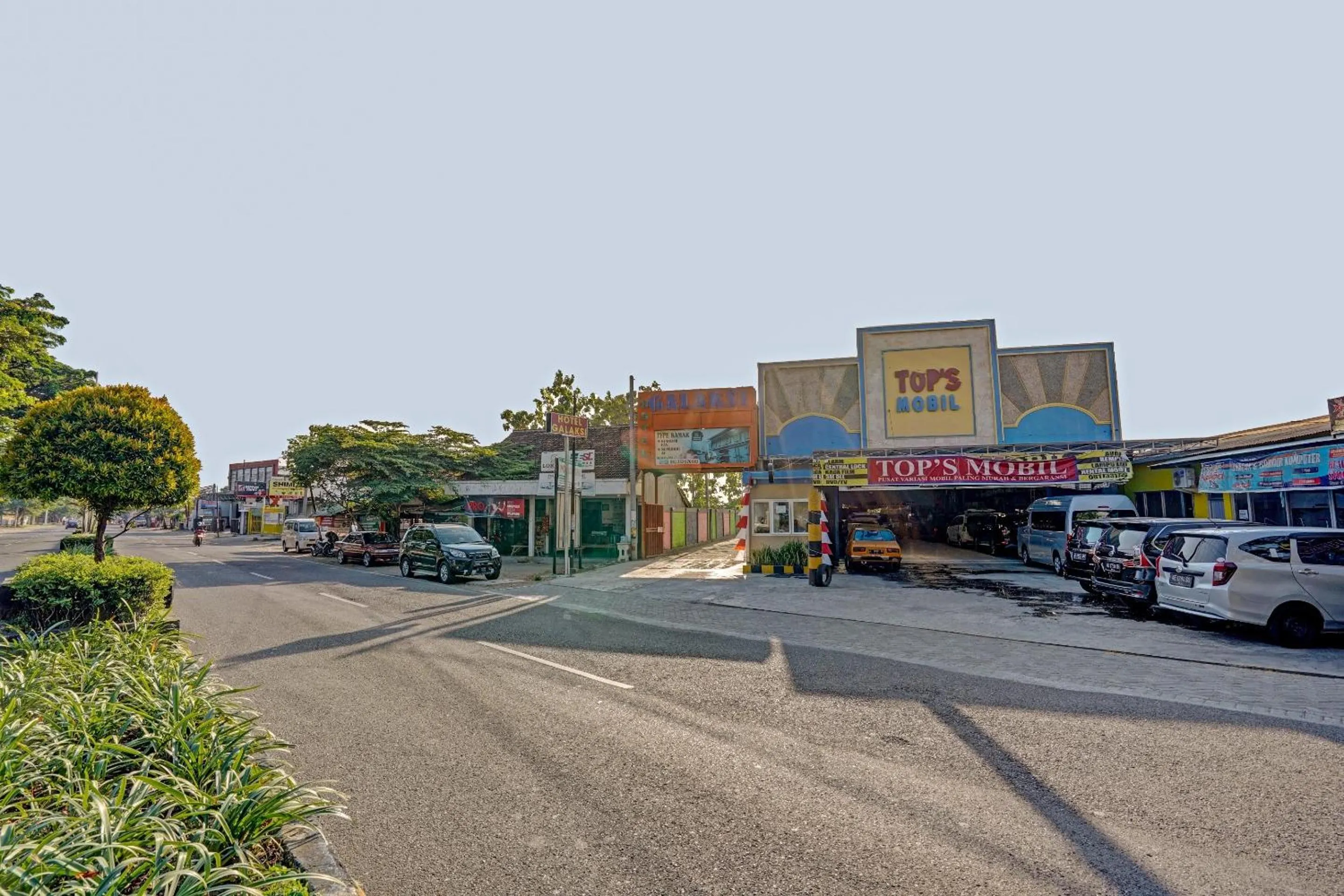 Facade/entrance in OYO 90622 Hotel Galaksi