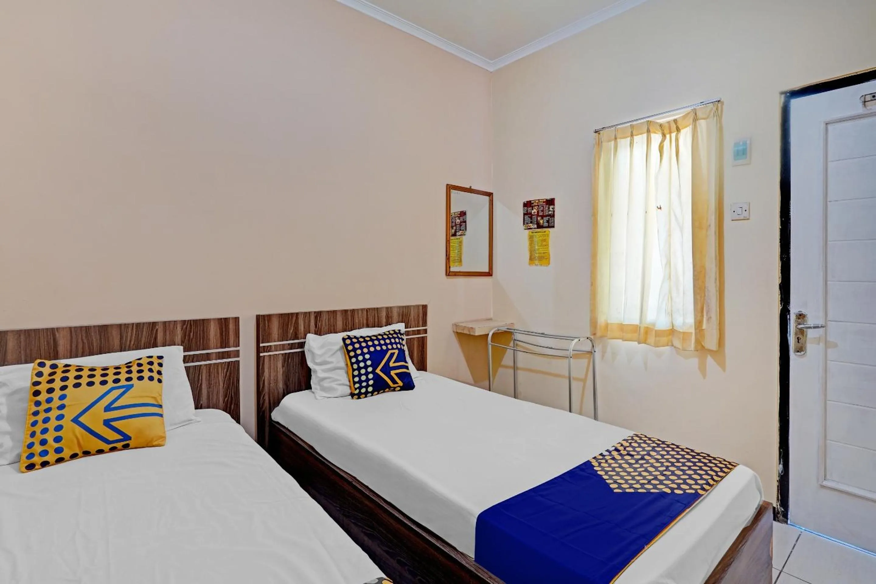 Bedroom in OYO 90622 Hotel Galaksi