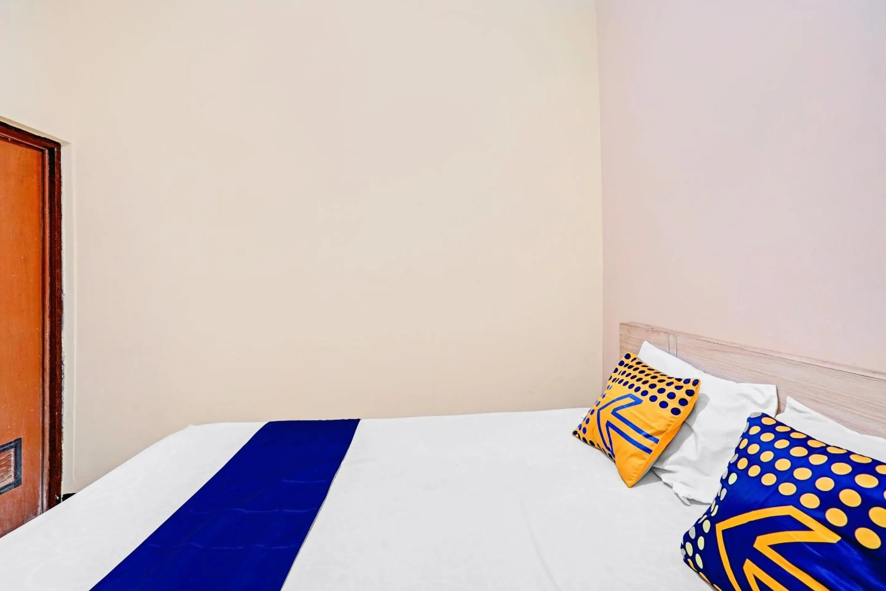 Bedroom in OYO 90622 Hotel Galaksi