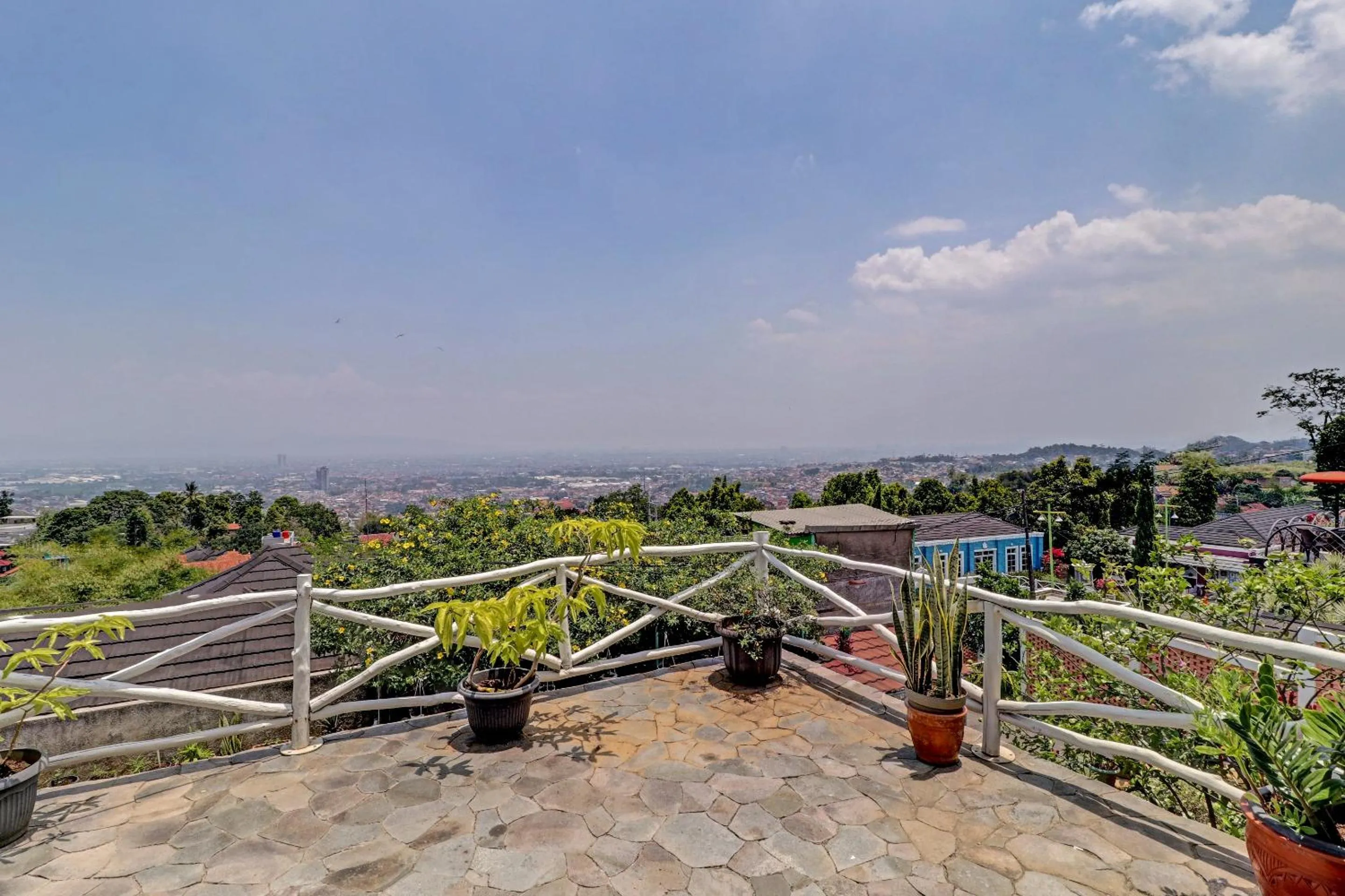 Balcony/Terrace in Collection O 90617 Rumah Oma Opa Syariah