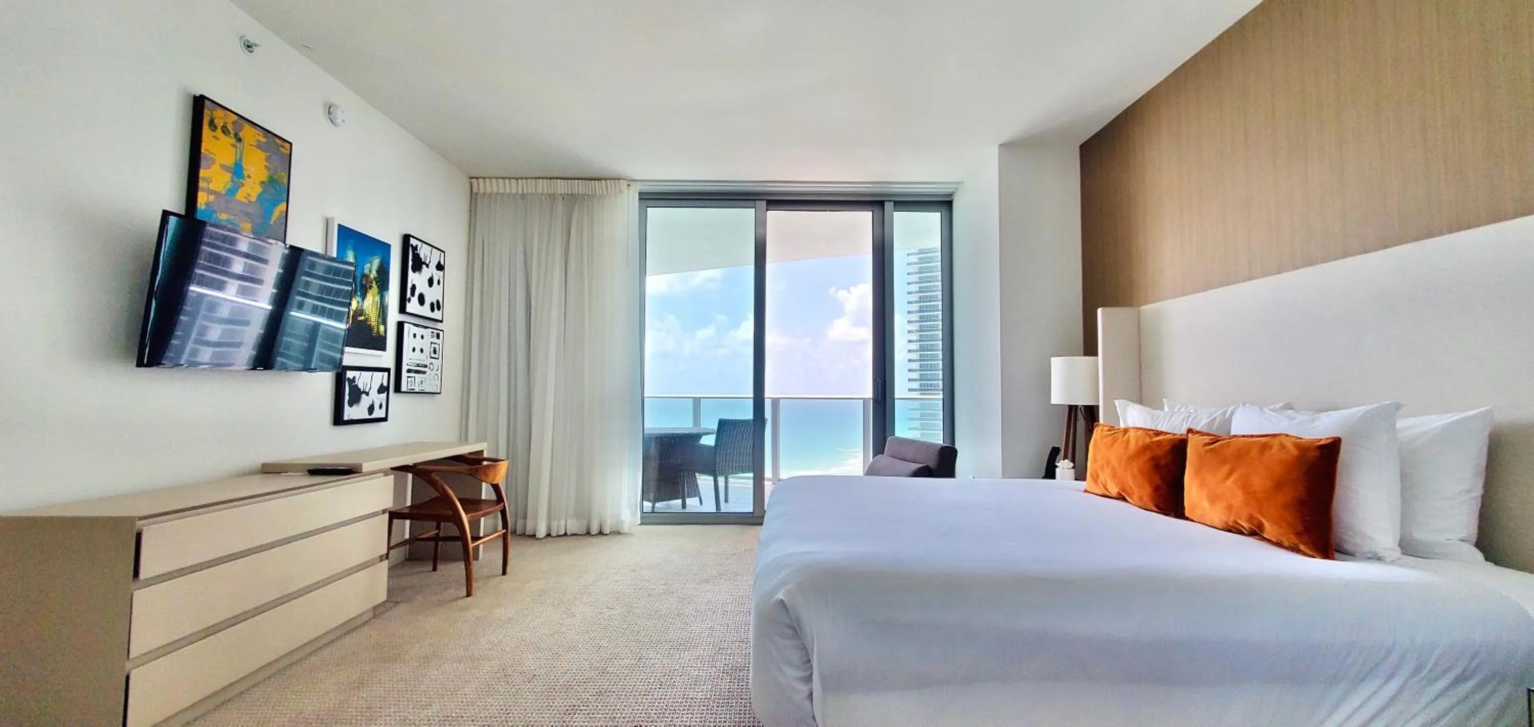 TV and multimedia in Million Dollar View at Hyde Resort And Residences