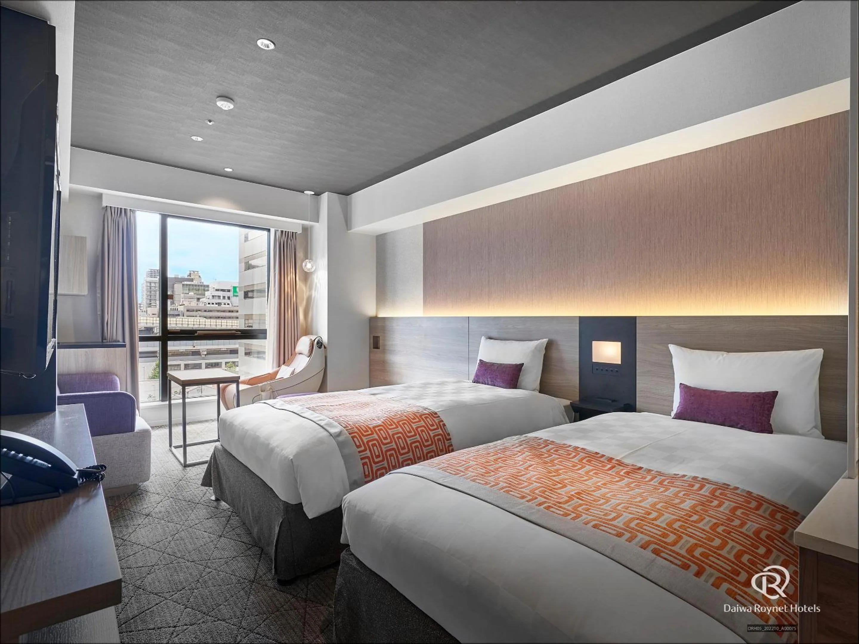 Photo of the whole room, Bed in Daiwa Roynet Hotel Osaka Sakaisuji Honmachi PREMIER