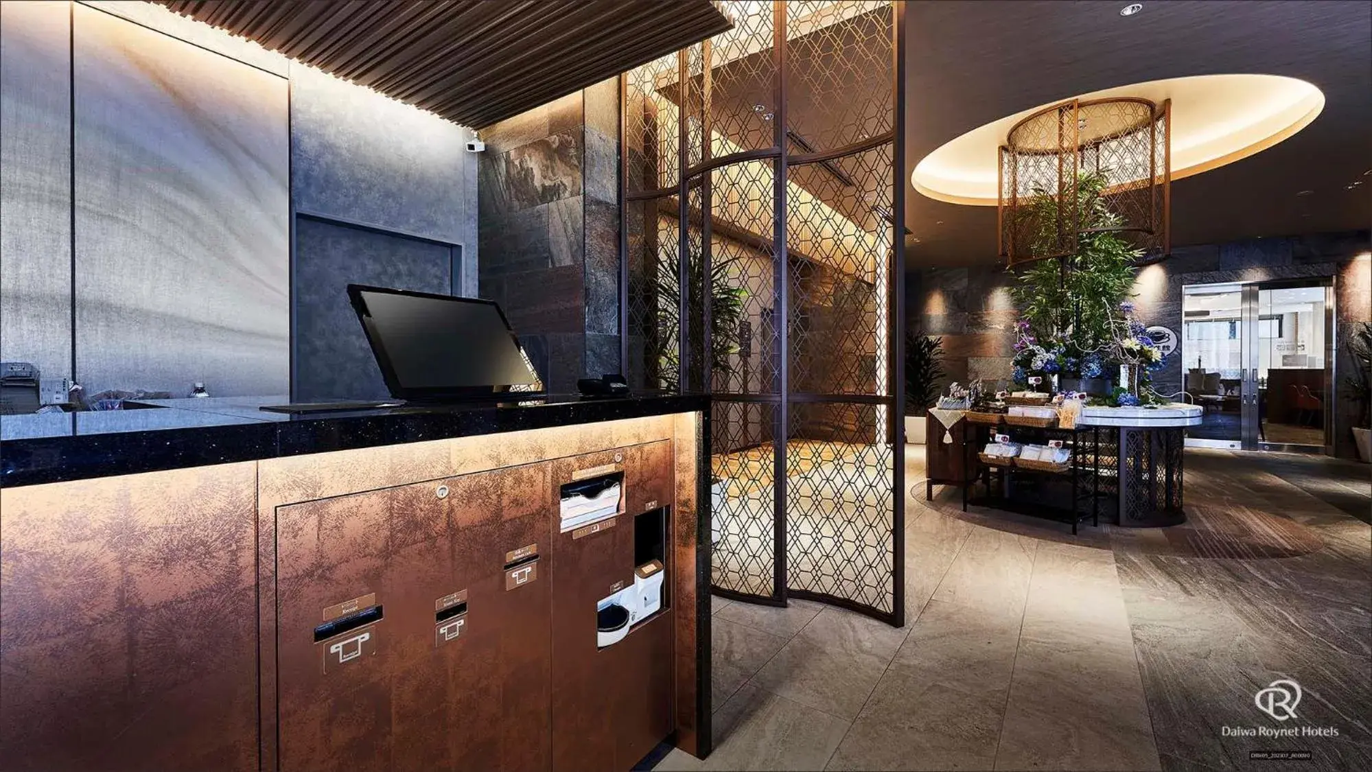 Lobby or reception in Daiwa Roynet Hotel Osaka Sakaisuji Honmachi PREMIER Lobby or reception in Daiwa Roynet Hotel Osaka Sakaisuji Honmachi PREMIER